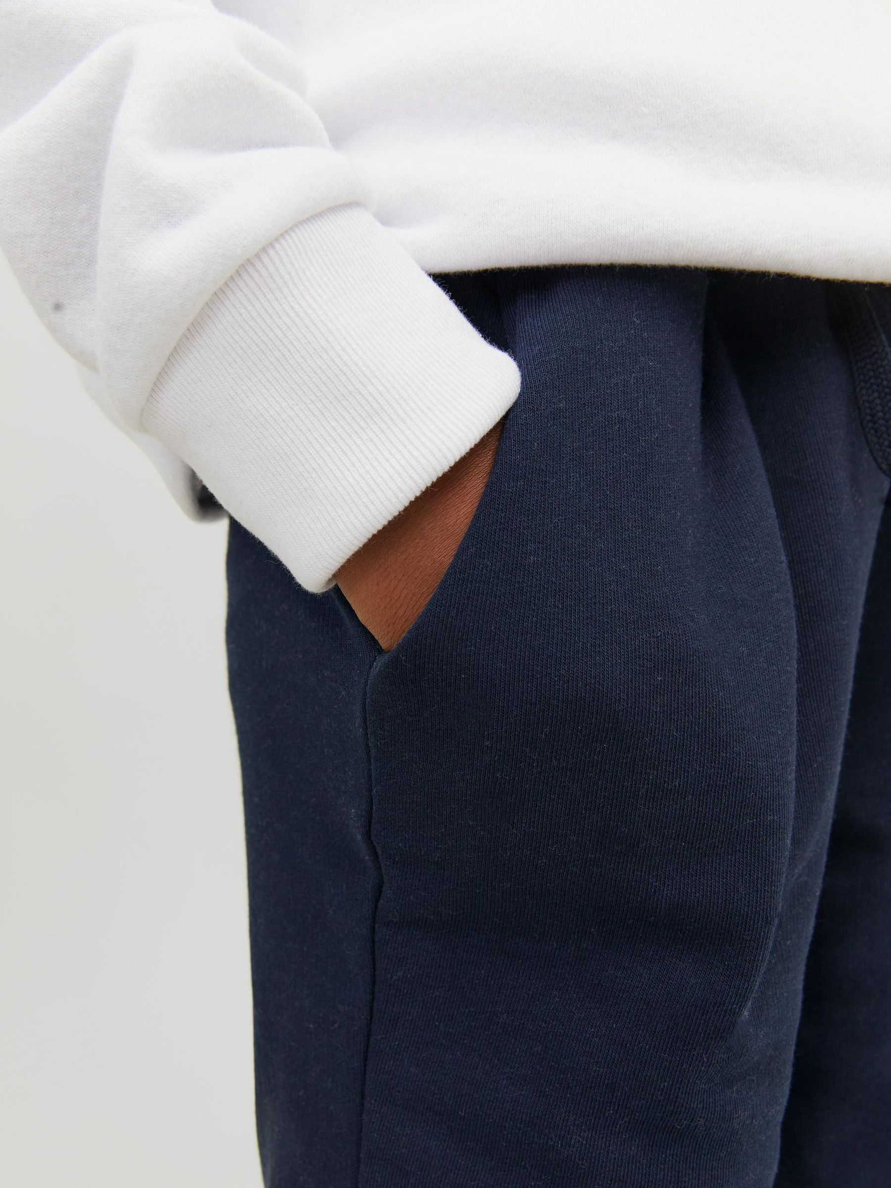 JACK&JONES_Springsummer_4091780_12224517_8.jpg Sweat Shorts JPSTLOGO