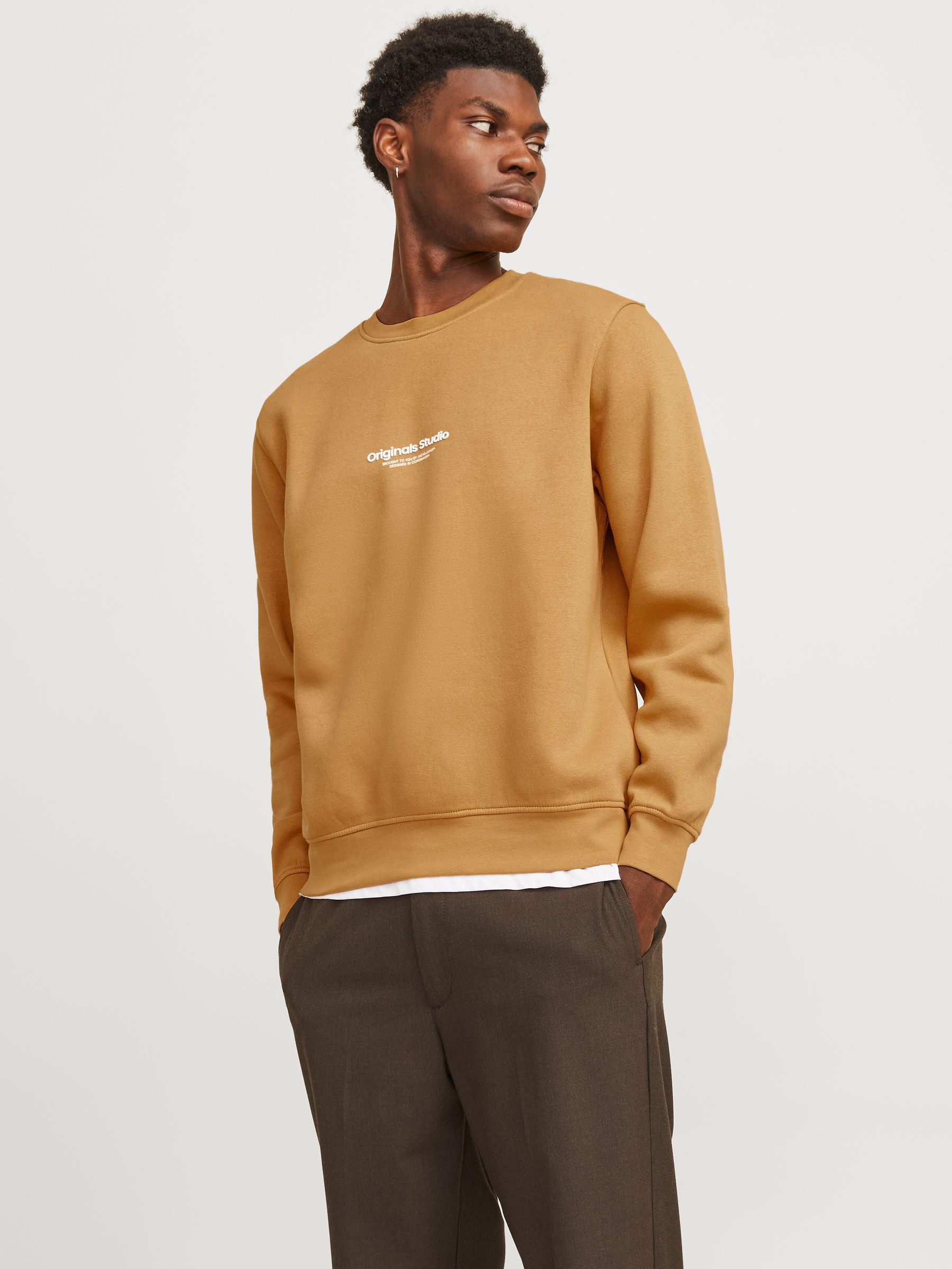 JACK&JONES_FallWinter2023_4681754_12241694_2.jpg Lockerer Rundhals Sweater 3D Print