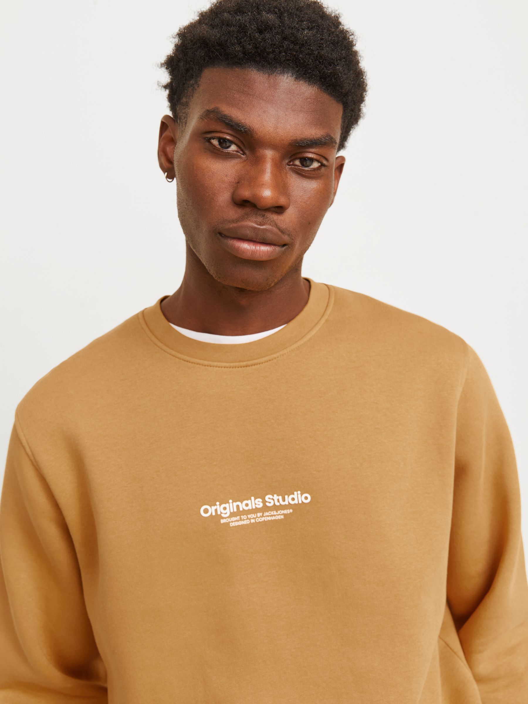JACK&JONES_FallWinter2023_4681754_12241694_7.jpg Lockerer Rundhals Sweater 3D Print