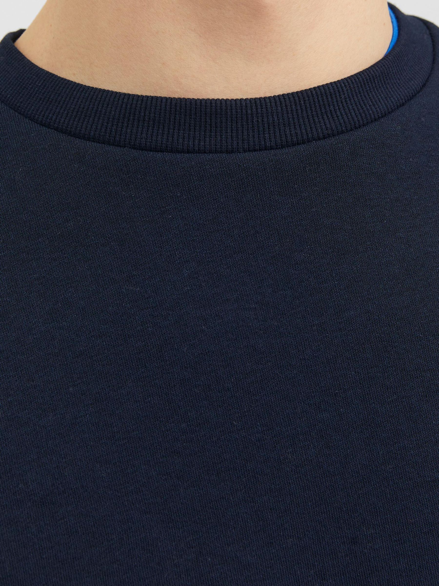 JACK&JONES_SpringSummer2024_4385561_12249341_5.jpg Basic Sweatshirt JJEBRADLEY