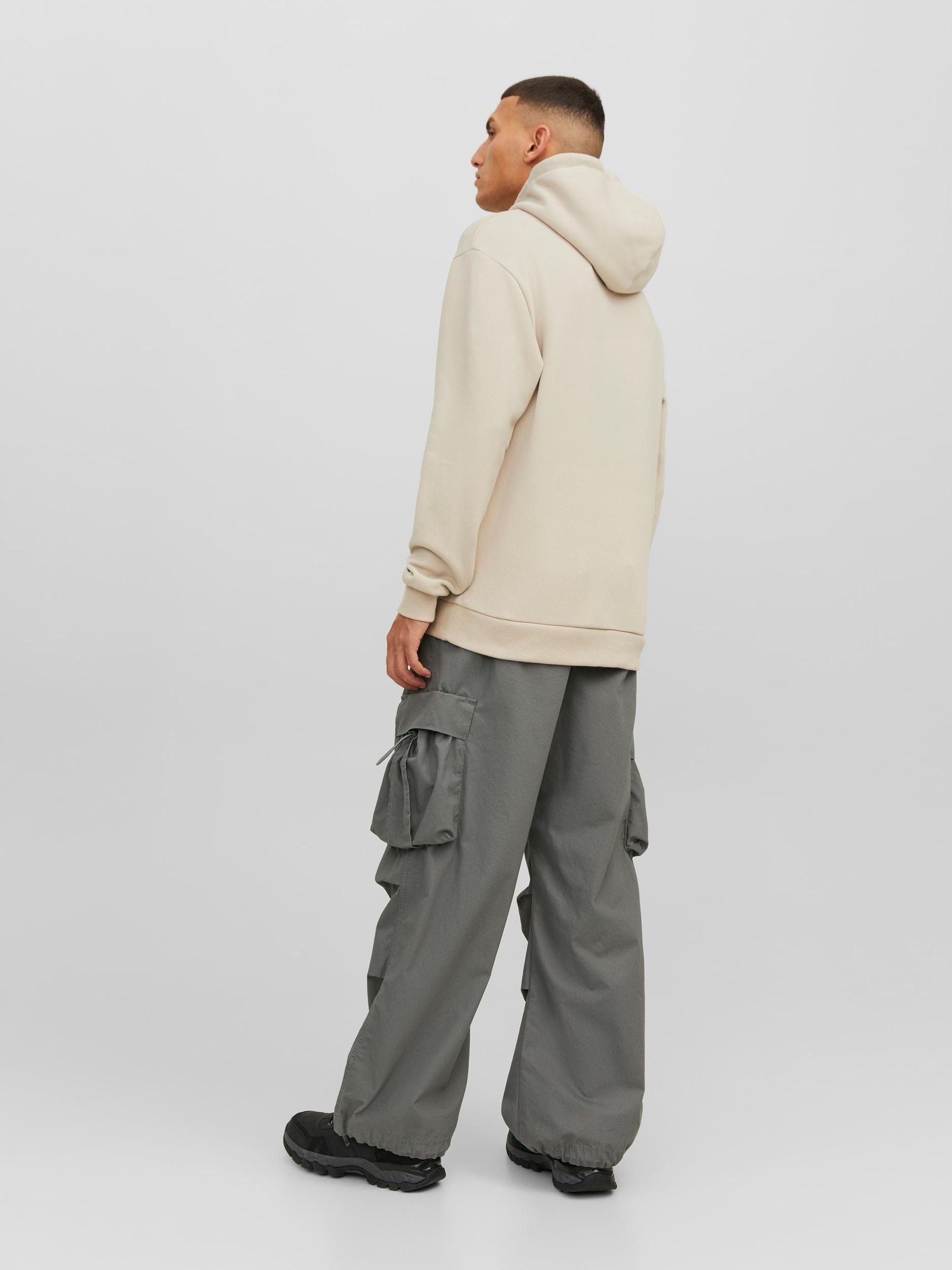 JACK&JONES_SpringSummer2024_4385553_12249340_3.jpg Hoodie JEBRADLEY