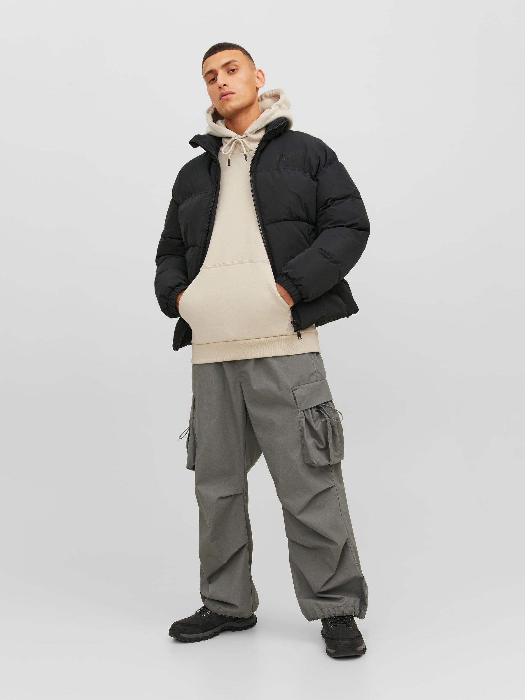 JACK&JONES_SpringSummer2024_4385553_12249340_5.jpg Hoodie JEBRADLEY