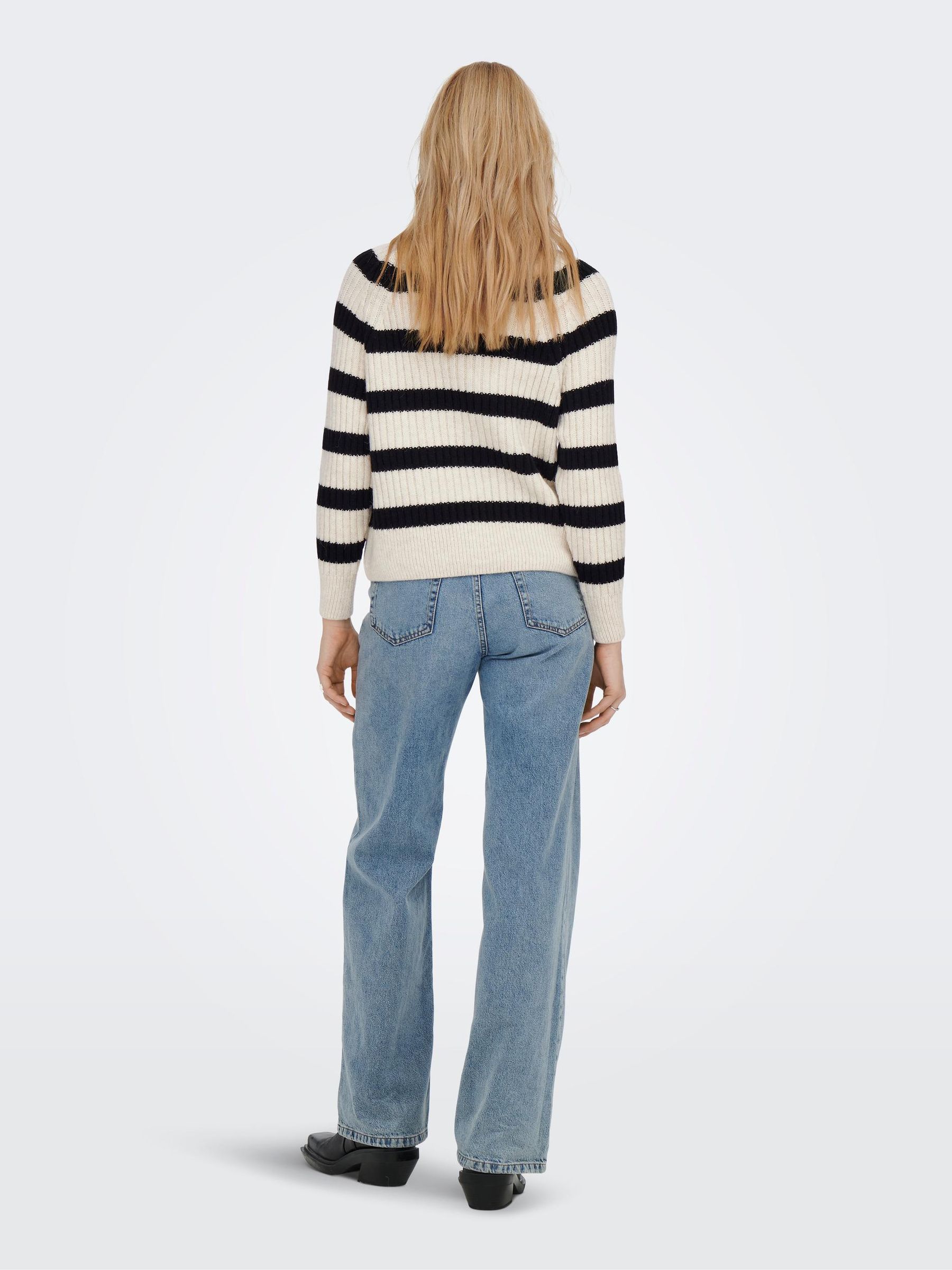 ONLY_Noos2023_3987933_15268818_4.jpg Gestreifter Strickpullover ONLLEISE
