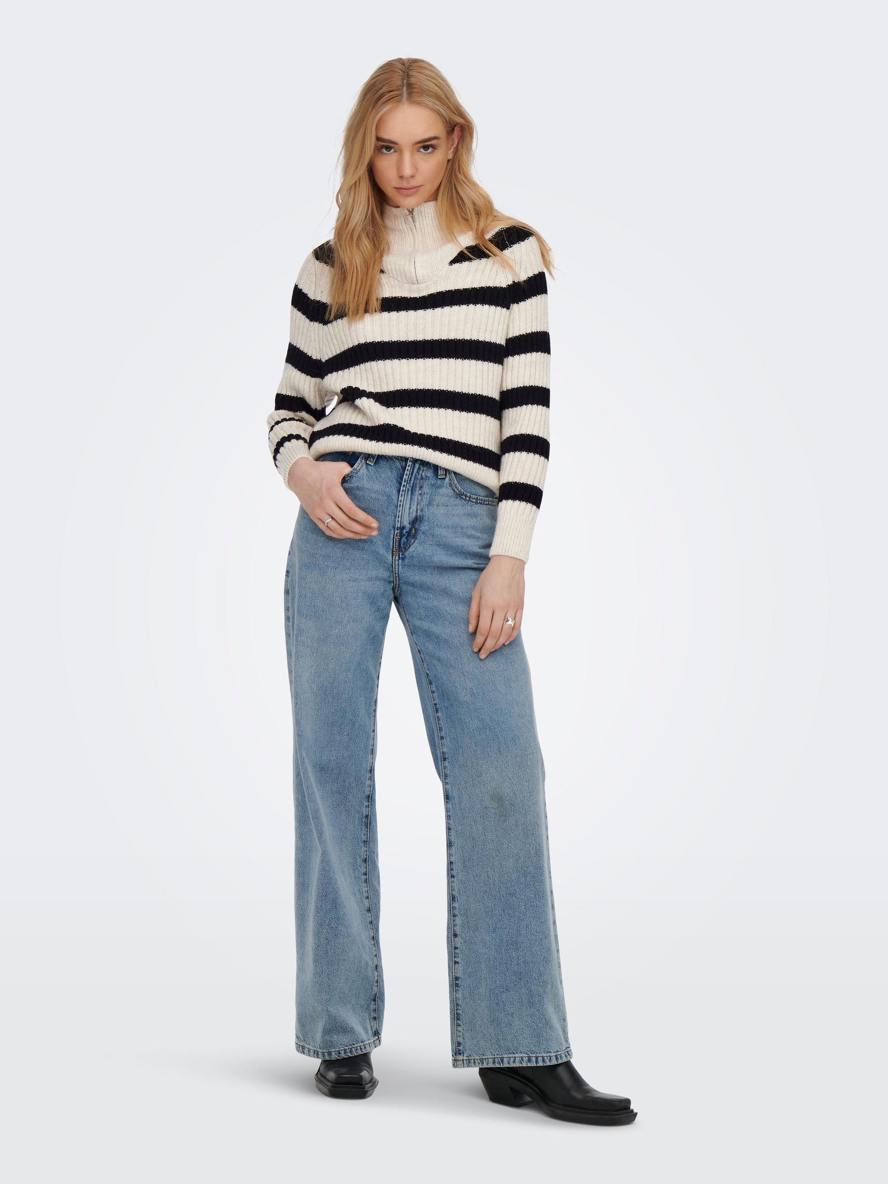 ONLY_Noos2023_3987933_15268818_5.jpg Gestreifter Strickpullover ONLLEISE