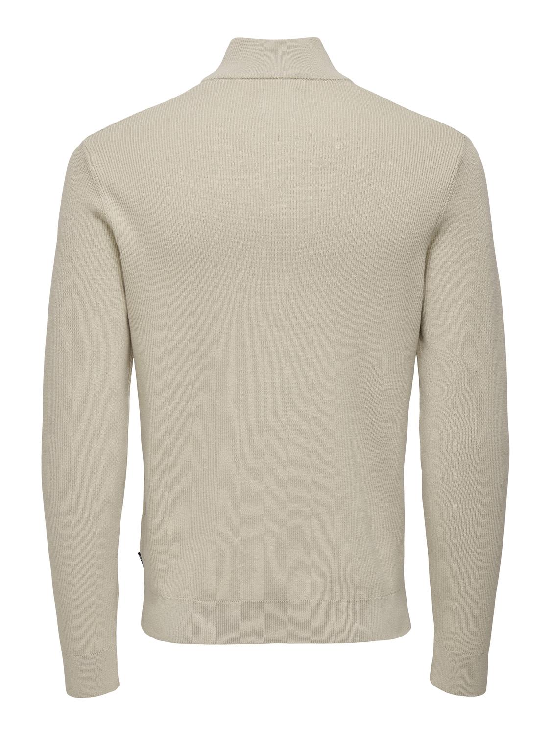 ONLY&SONS_FallWinter2022_4077961_22023210_7.jpg Feiner Strickpullover mit Reißverschluss Rundkragen