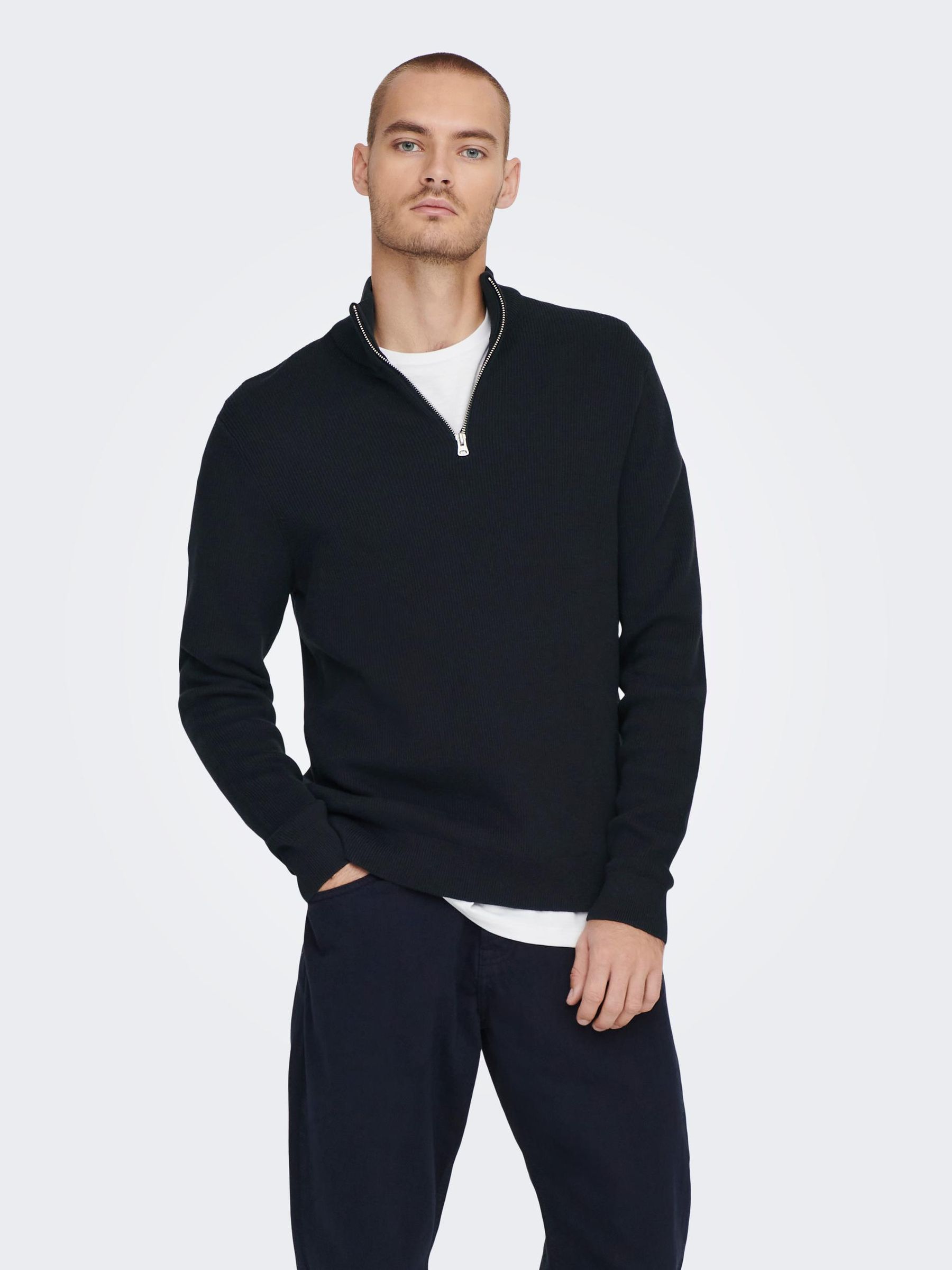 ONLY&SONS_Noos2022_3967753_22023210_3.jpg Feiner Strickpullover mit Reißverschluss Rundkragen