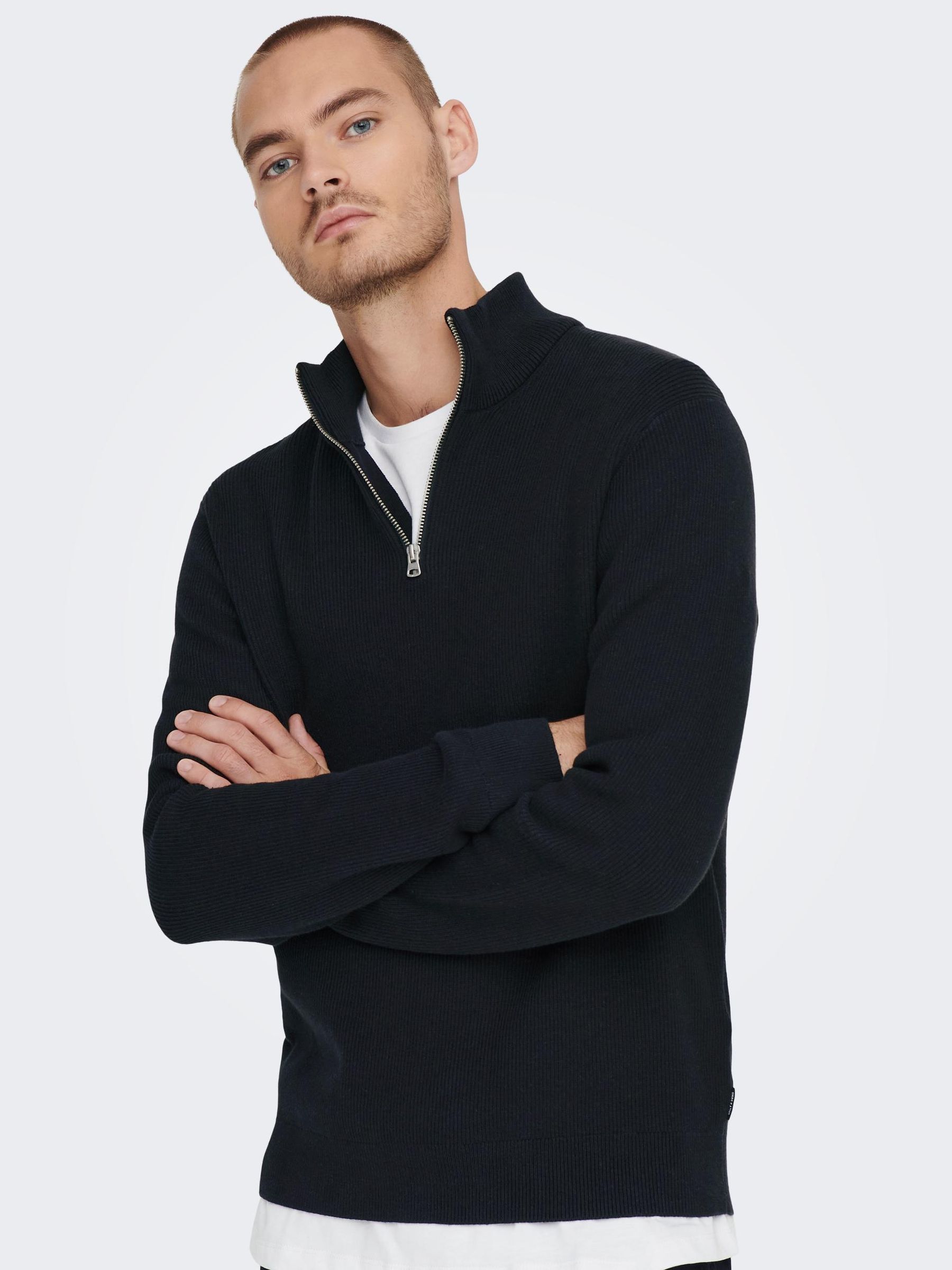 ONLY&SONS_Noos2022_3967753_22023210_6.jpg Feiner Strickpullover mit Reißverschluss Rundkragen