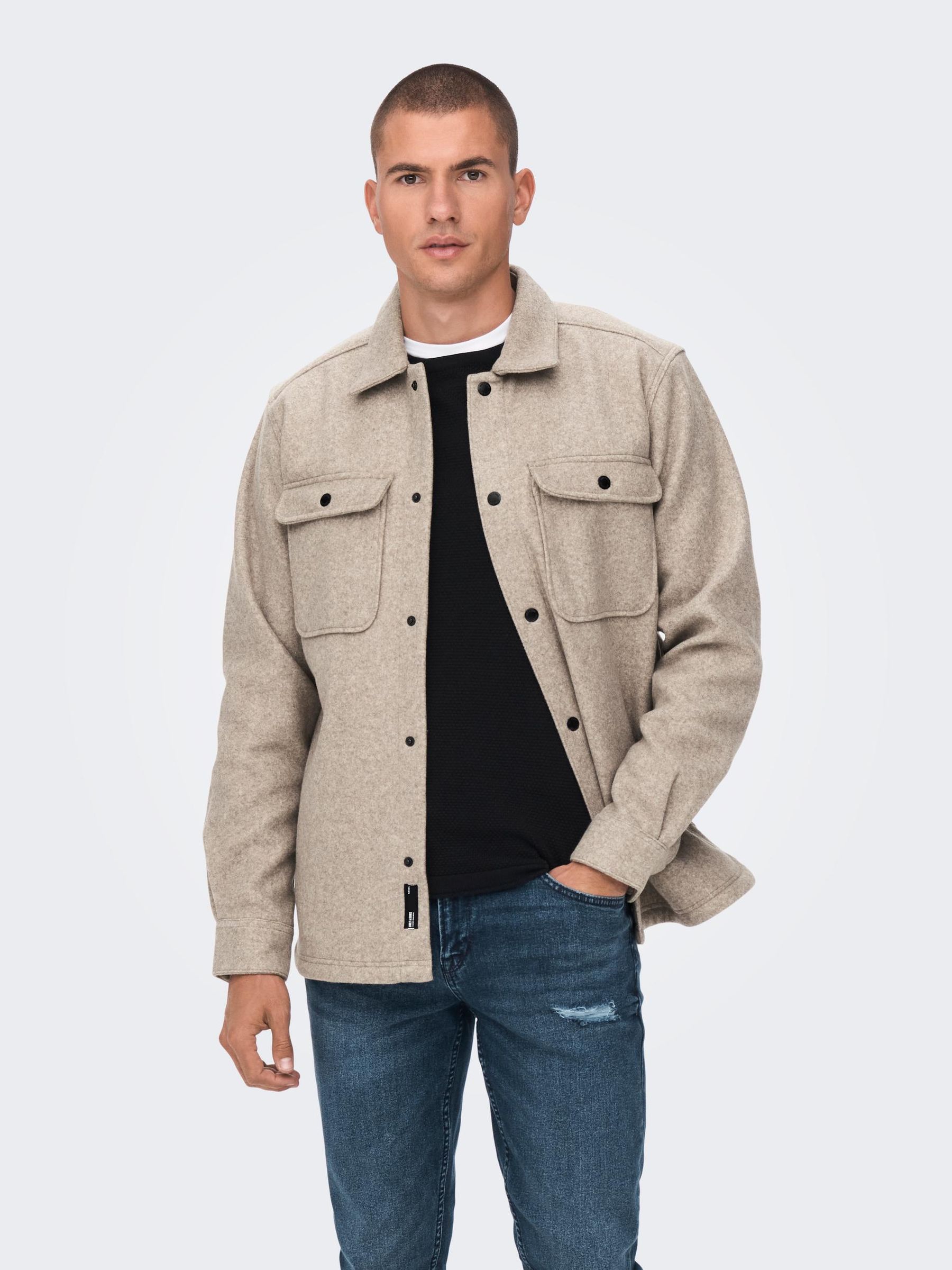 ONLY&SONS_FallWinter2023_3962795_22023564_3.jpg Lockere Freizeithemd Bluse mit Brust Taschen