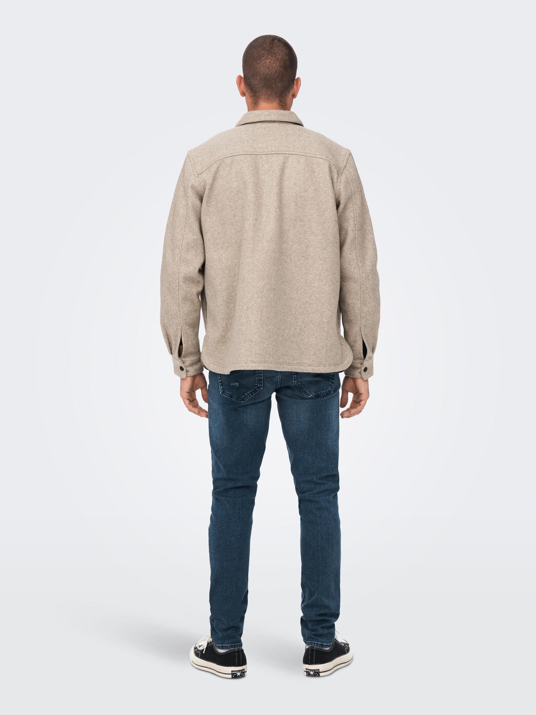 ONLY&SONS_FallWinter2023_3962795_22023564_4.jpg Lockere Freizeithemd Bluse mit Brust Taschen