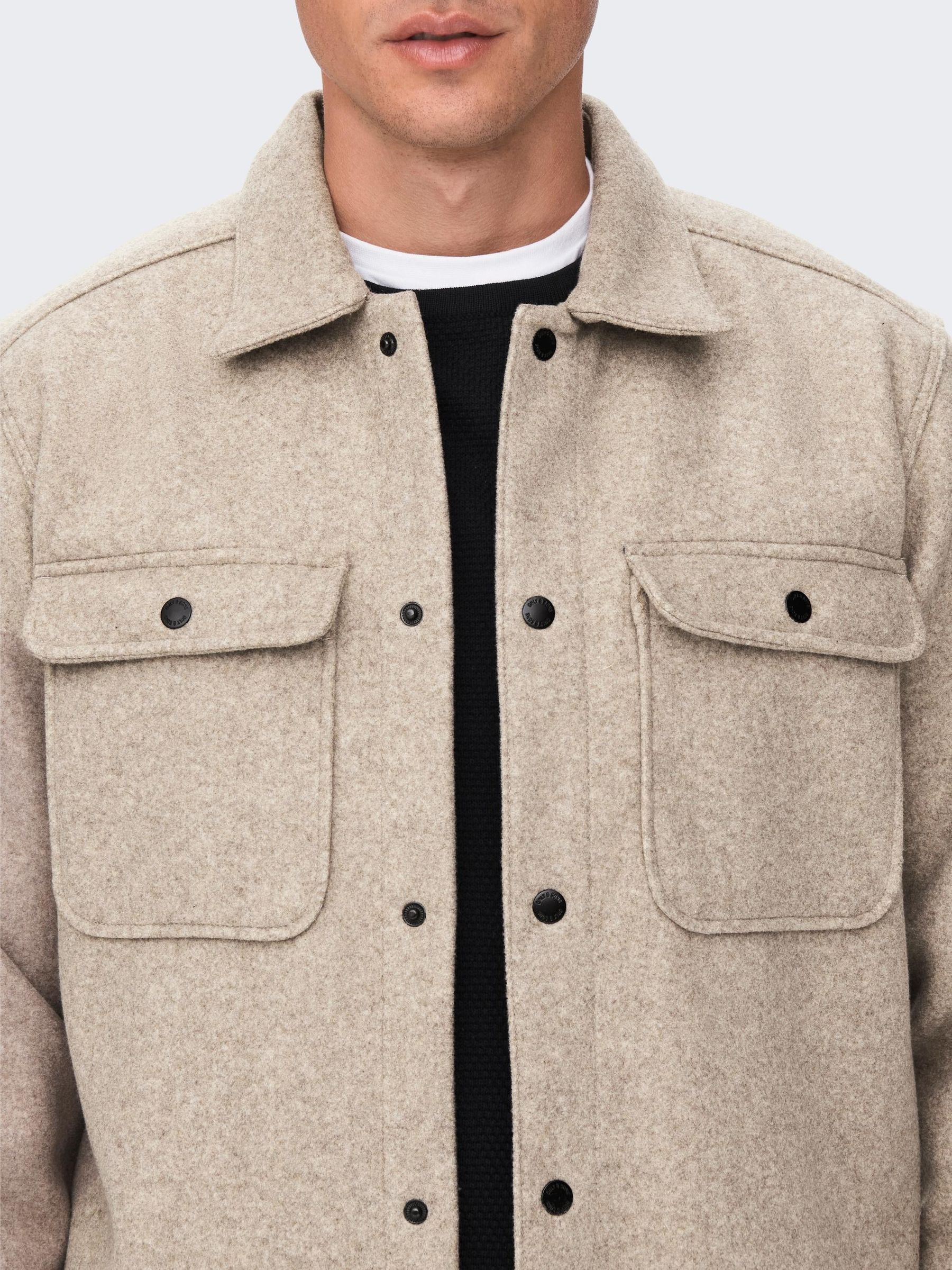 ONLY&SONS_FallWinter2023_3962795_22023564_7.jpg Lockere Freizeithemd Bluse mit Brust Taschen