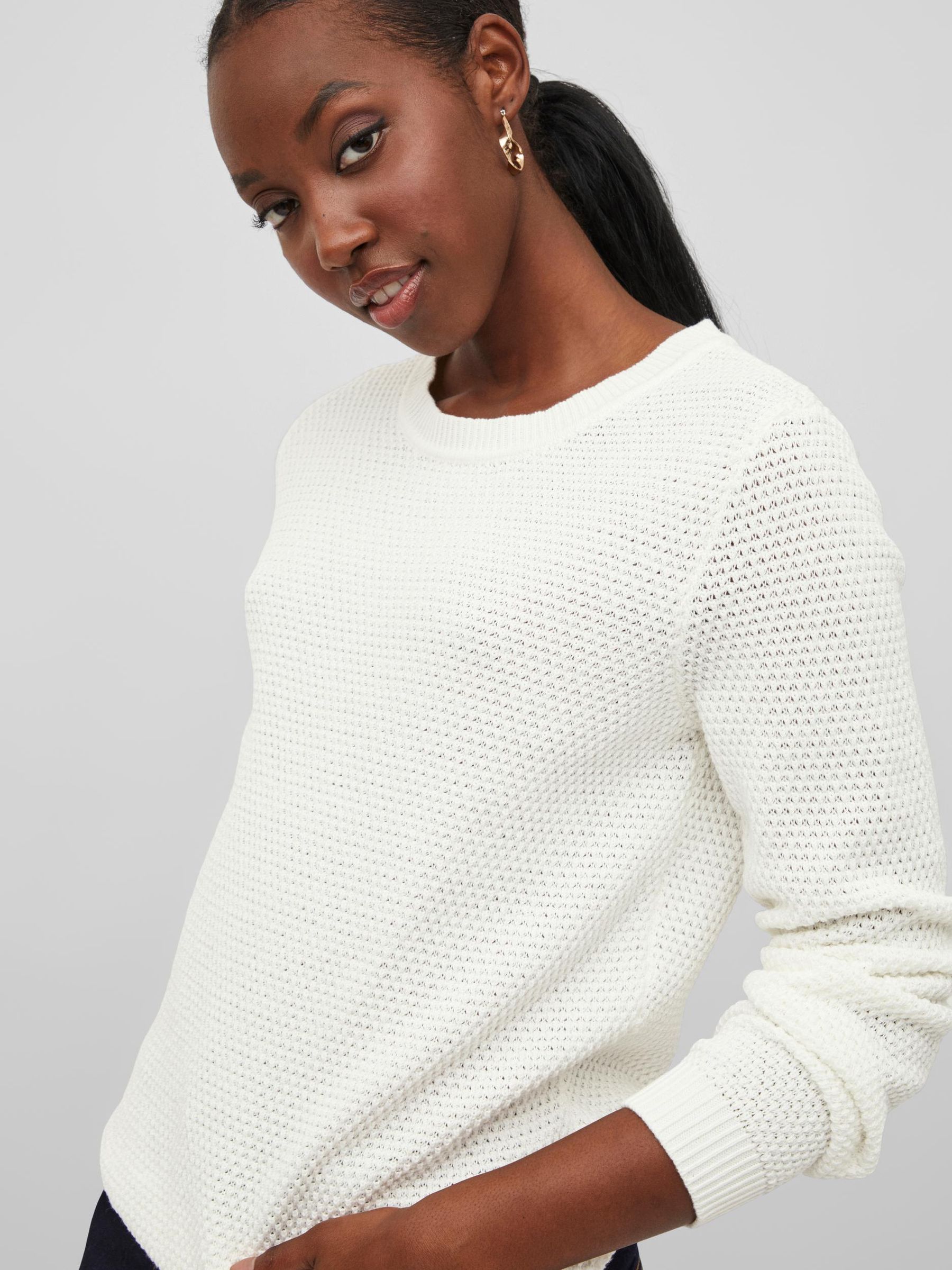 VILA_Noos2023_4102606_14082767_5.jpg Strickpullover mit Rundhals Kuscheliger Sweater Struktur Design
