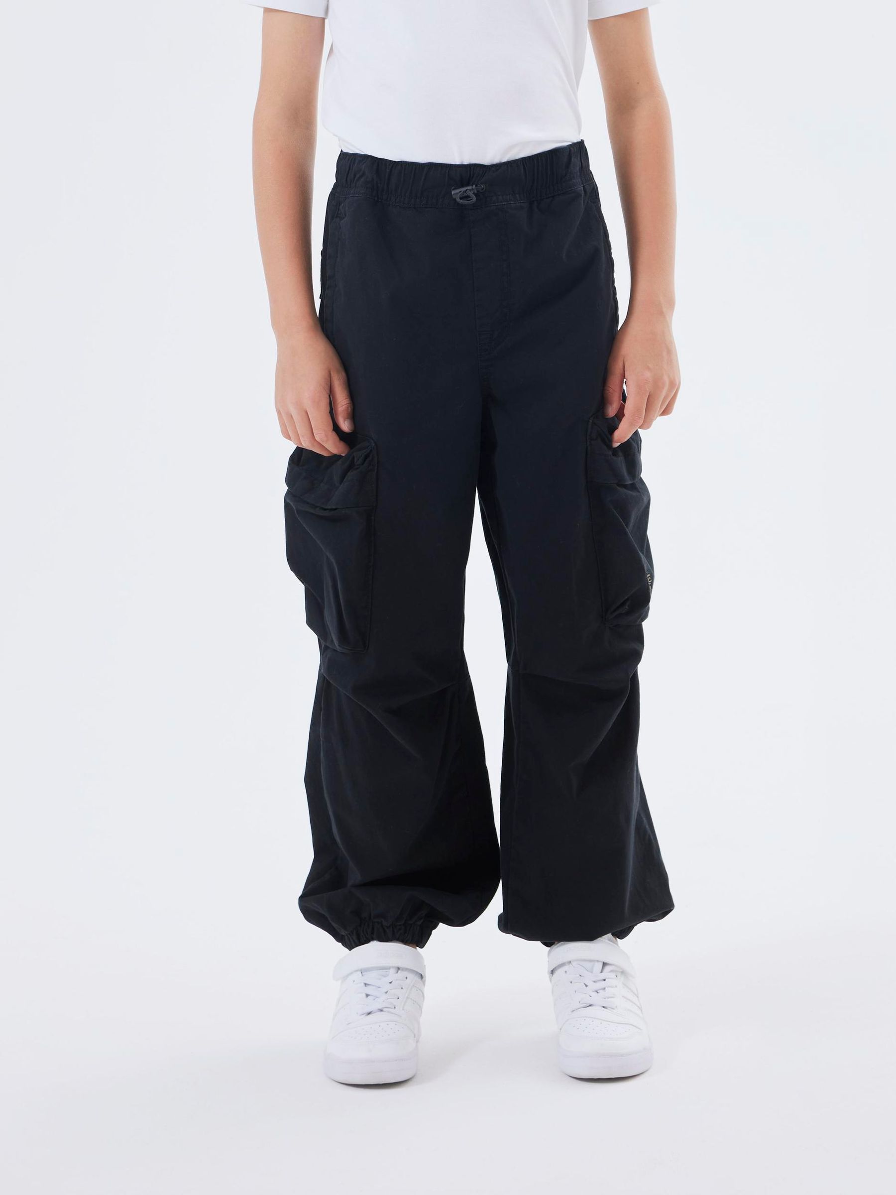 NAME-IT_SpringSummer2024_4384221_13224458_6.jpg Jogger Cargo Hose mit Gummizug Chino Pants NKMBEN