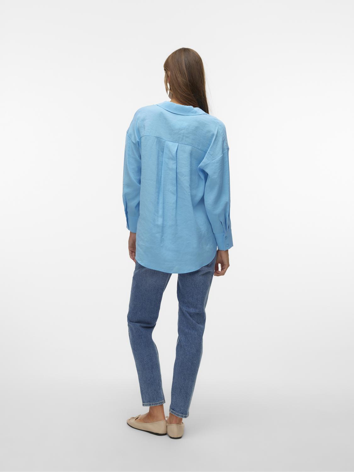 VERO-MODA_FallWinter2022_4489718_10289349_3.jpg Oversized Hemdbluse Seidig Legeres Oberteil Shirt VMQUEENY