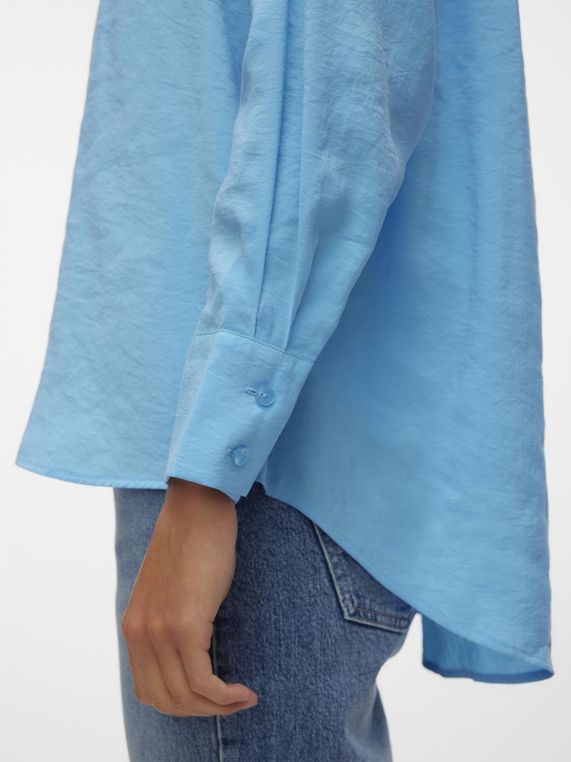 VERO-MODA_FallWinter2022_4489718_10289349_6.jpg Oversized Hemdbluse Seidig Legeres Oberteil Shirt VMQUEENY