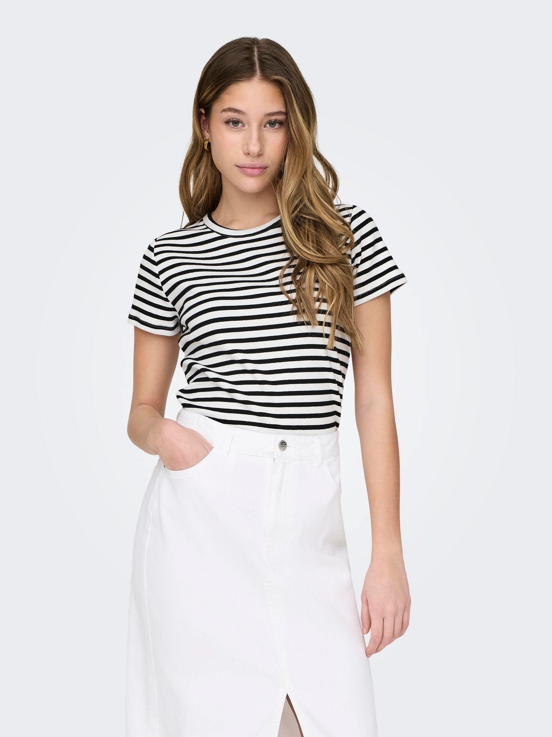 JDY_FallWinter2024_4416226_15314449_3.jpg Modisches Shirt Oberteil Rundhals T-Shirt Basic Top JDYSOLAR