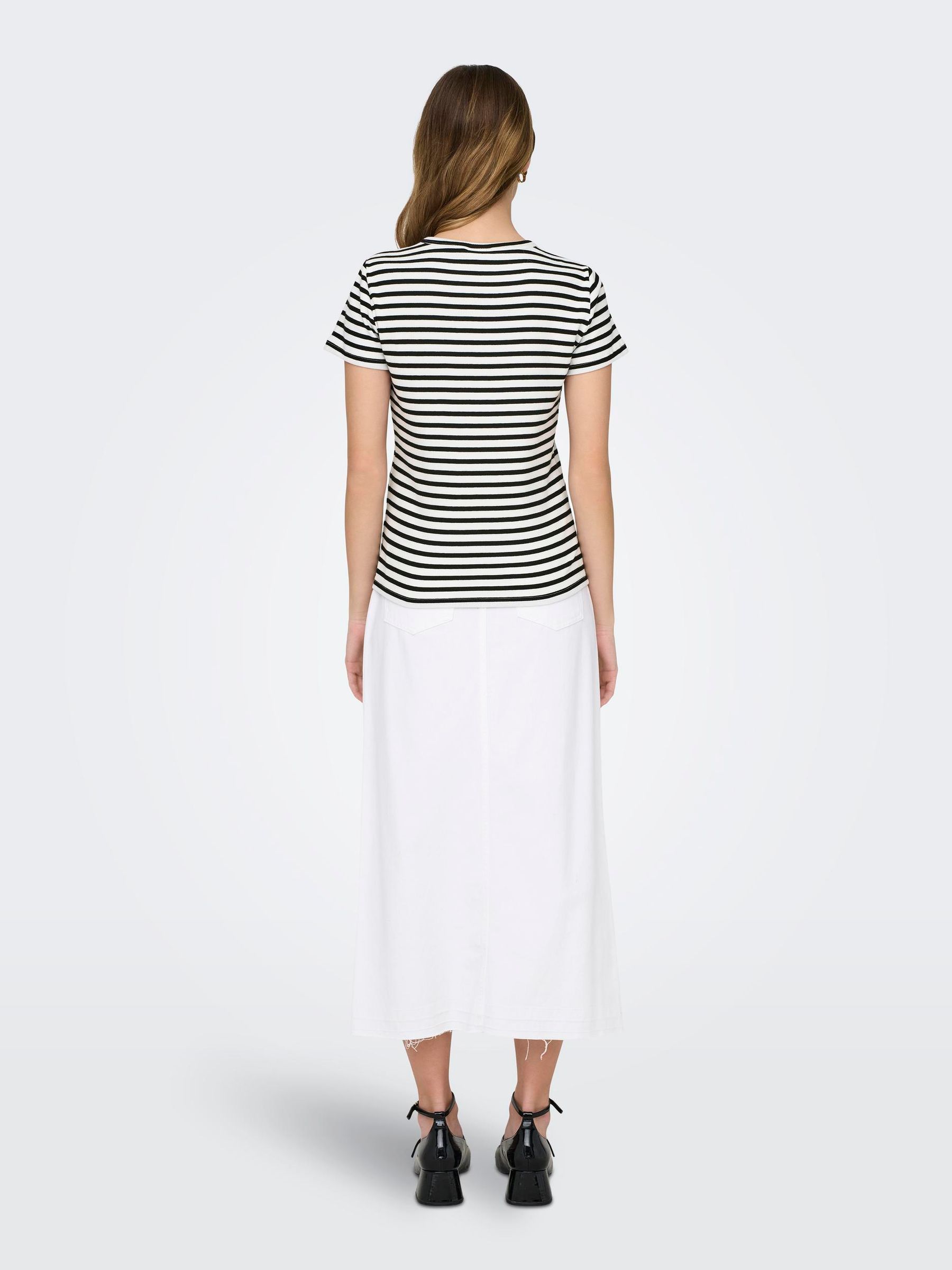 JDY_FallWinter2024_4416226_15314449_4.jpg Modisches Shirt Oberteil Rundhals T-Shirt Basic Top JDYSOLAR