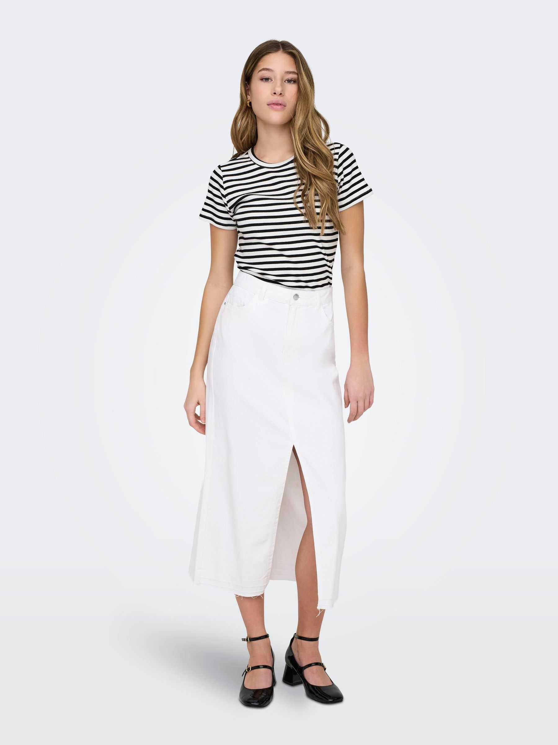 JDY_FallWinter2024_4416226_15314449_7.jpg Modisches Shirt Oberteil Rundhals T-Shirt Basic Top JDYSOLAR