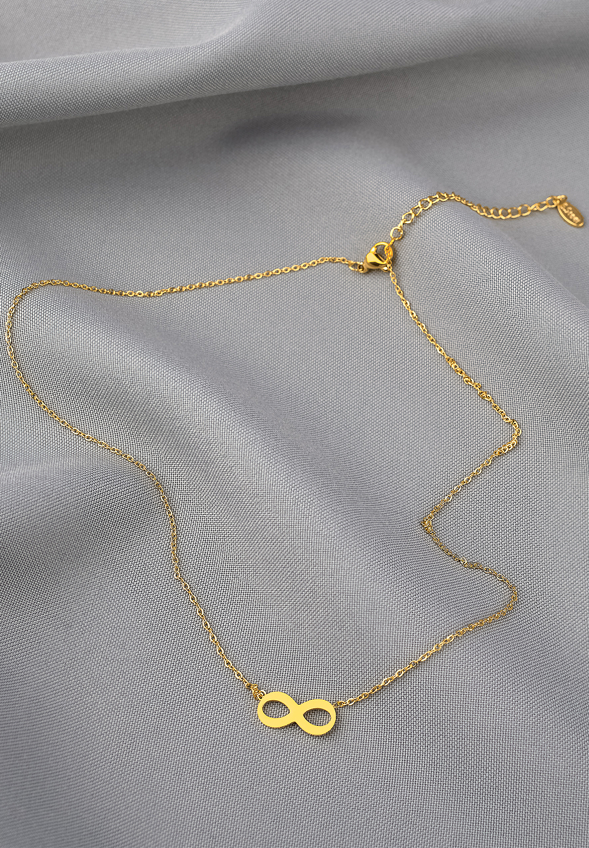 Halskette mit Infinity Anhänger Modeschmuck aus Edelstahl Halskette mit Infinity Anhänger Modeschmuck aus Edelstahl