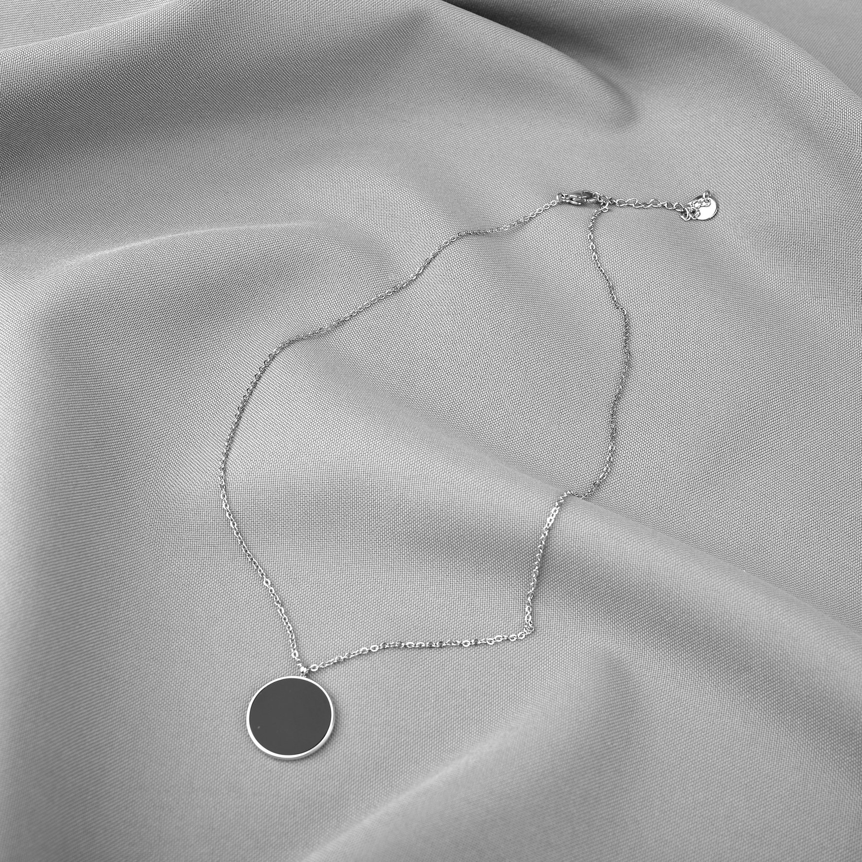 Halskette mit Coin Anhänger Modeschmuck aus Edelstahl Halskette mit Coin Anhänger Modeschmuck aus Edelstahl