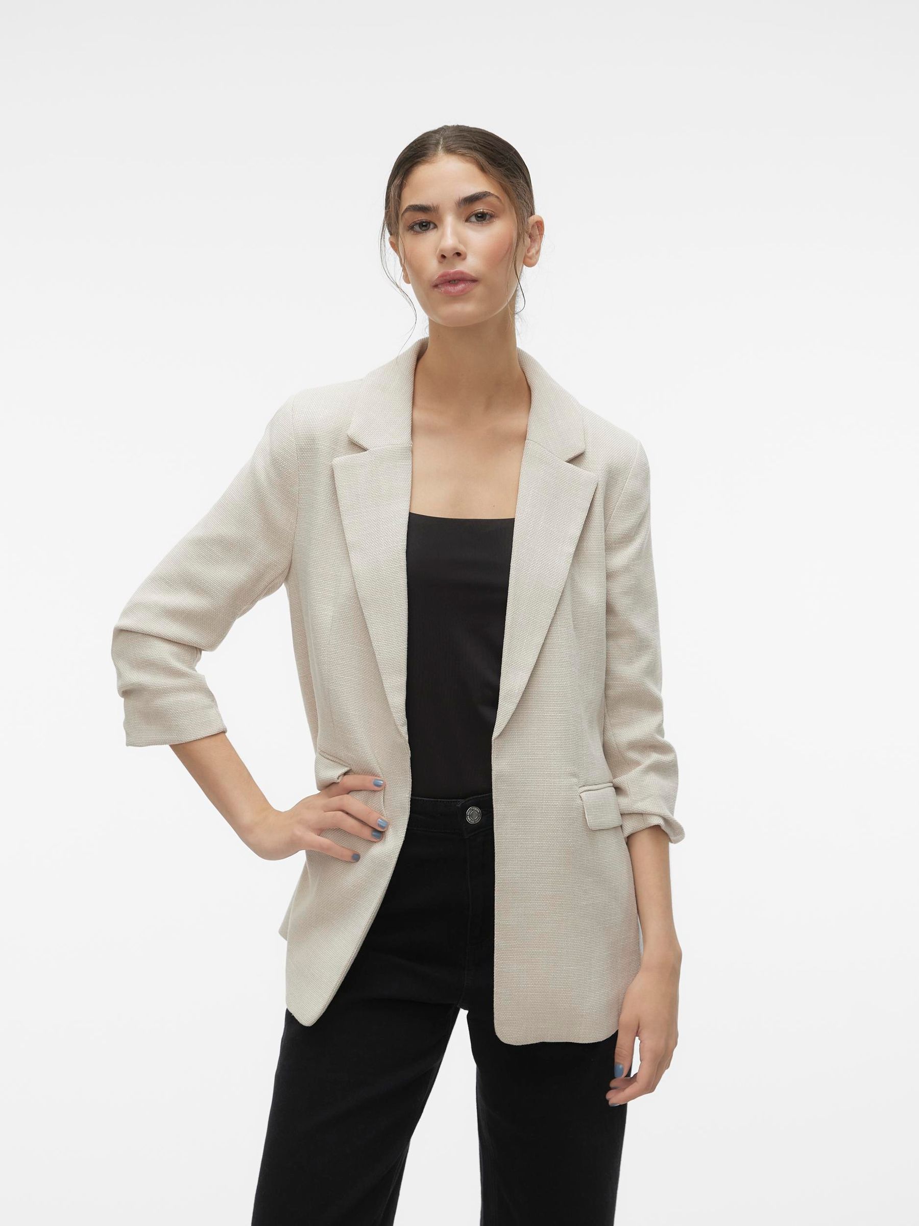 VERO-MODA_FallWinter2023_4454388_10306404_2.jpg Stylischer Blazer - zeitlos und edele Jacke