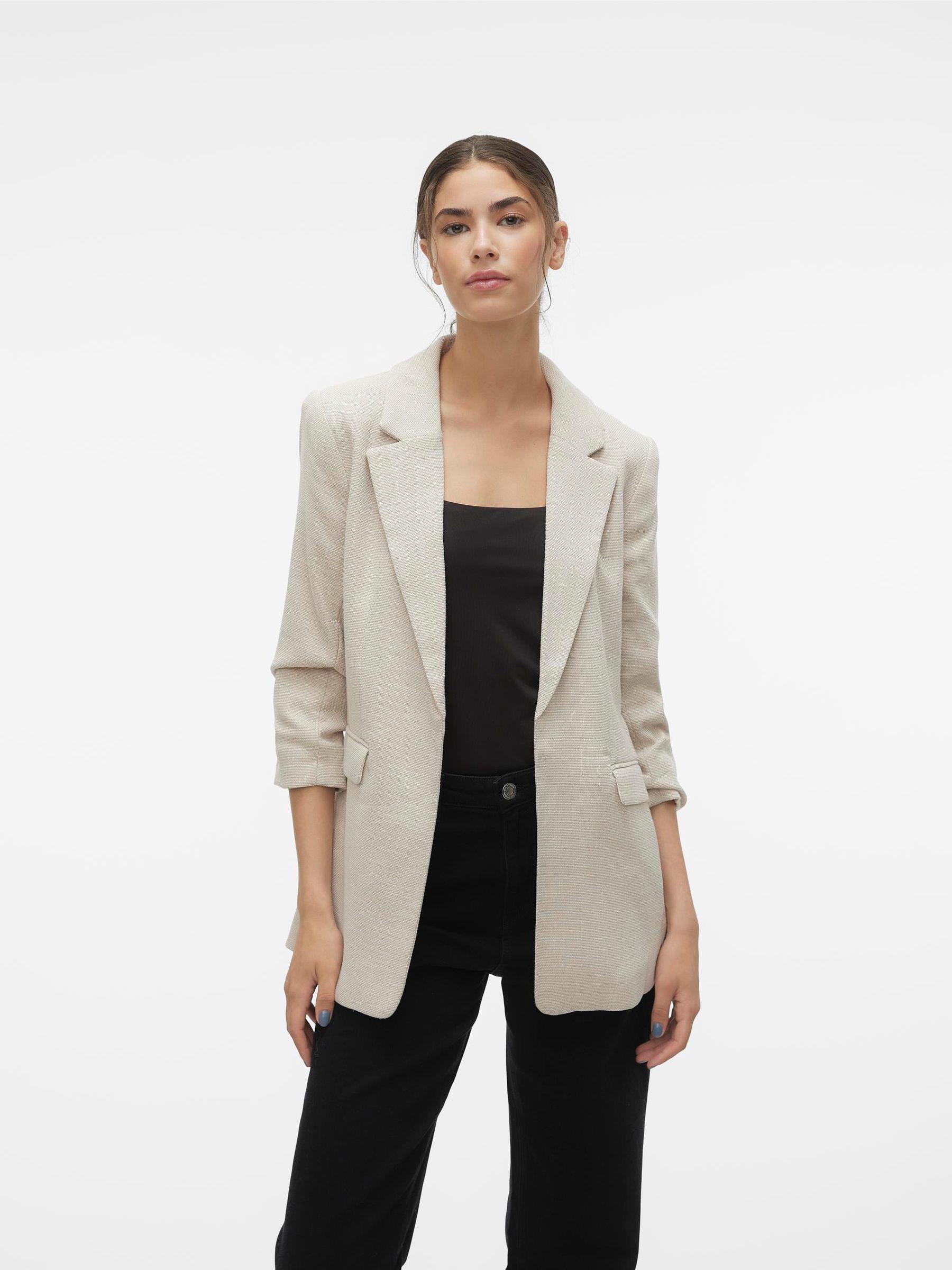 VERO-MODA_FallWinter2023_4454388_10306404_6.jpg Stylischer Blazer - zeitlos und edele Jacke