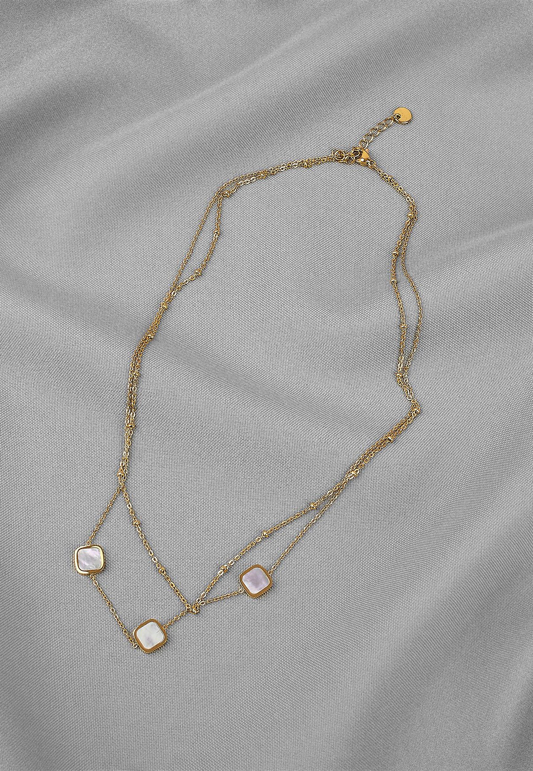Layering Halskette mit Perlmutt Anhänger aus Edelstahl Layering Halskette mit Perlmutt Anhänger aus Edelstahl