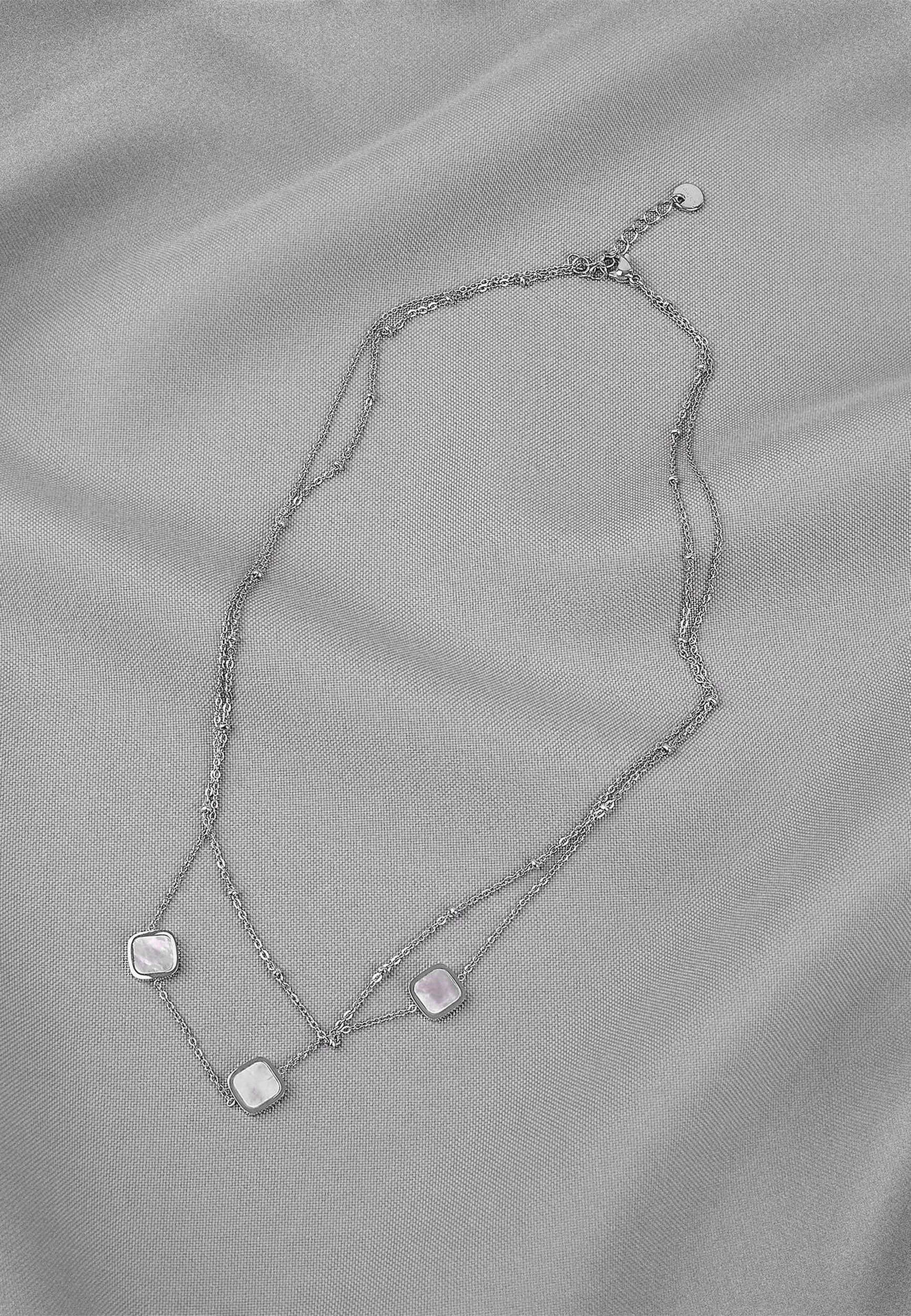 Layering Halskette mit Perlmutt Anhänger aus Edelstahl Layering Halskette mit Perlmutt Anhänger aus Edelstahl