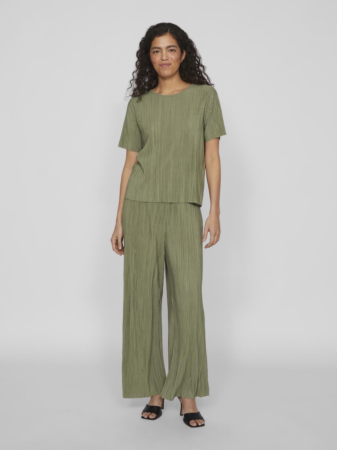 VILA_SpringSummer2024_4468579_14089481_5.jpg Modisches Satin Blusen Shirt Kurzarm Glänzendes Plissiertes Oberteil