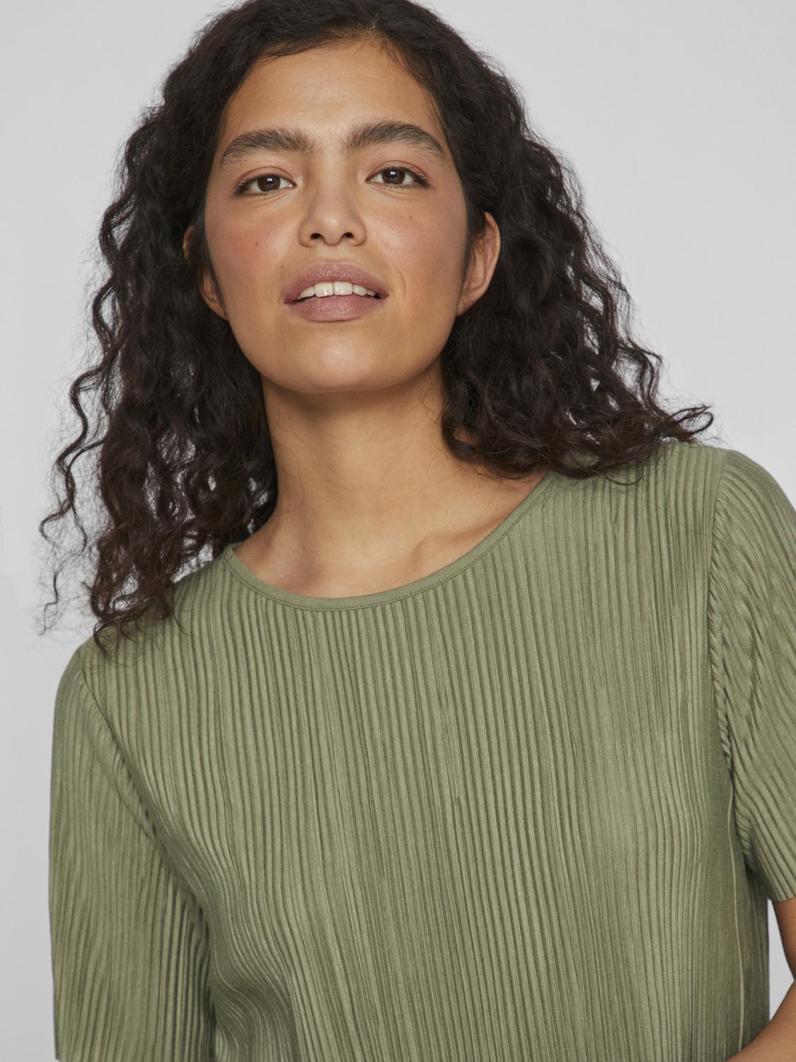 VILA_SpringSummer2024_4468579_14089481_6.jpg Modisches Satin Blusen Shirt Kurzarm Glänzendes Plissiertes Oberteil