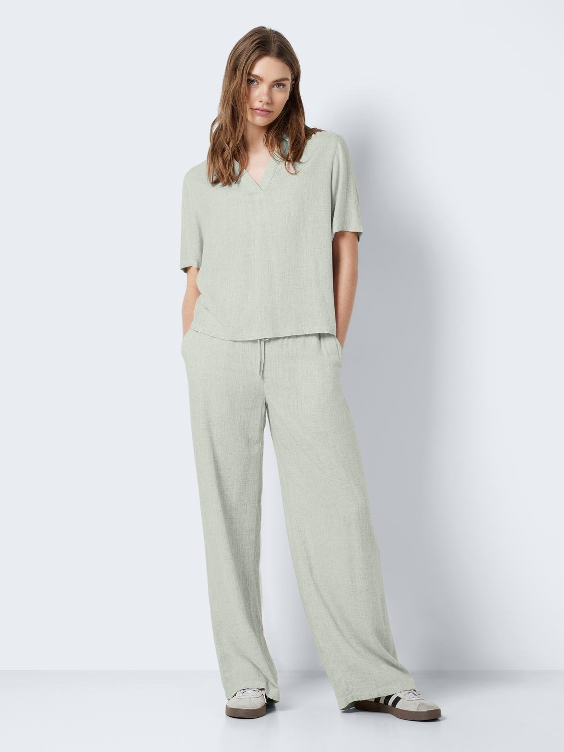NOISY-MAY_NOOS2024_4475023_27028730_2.jpg Top Lässiges Polokragen Shirt Bequeme Kurzarm Bluse