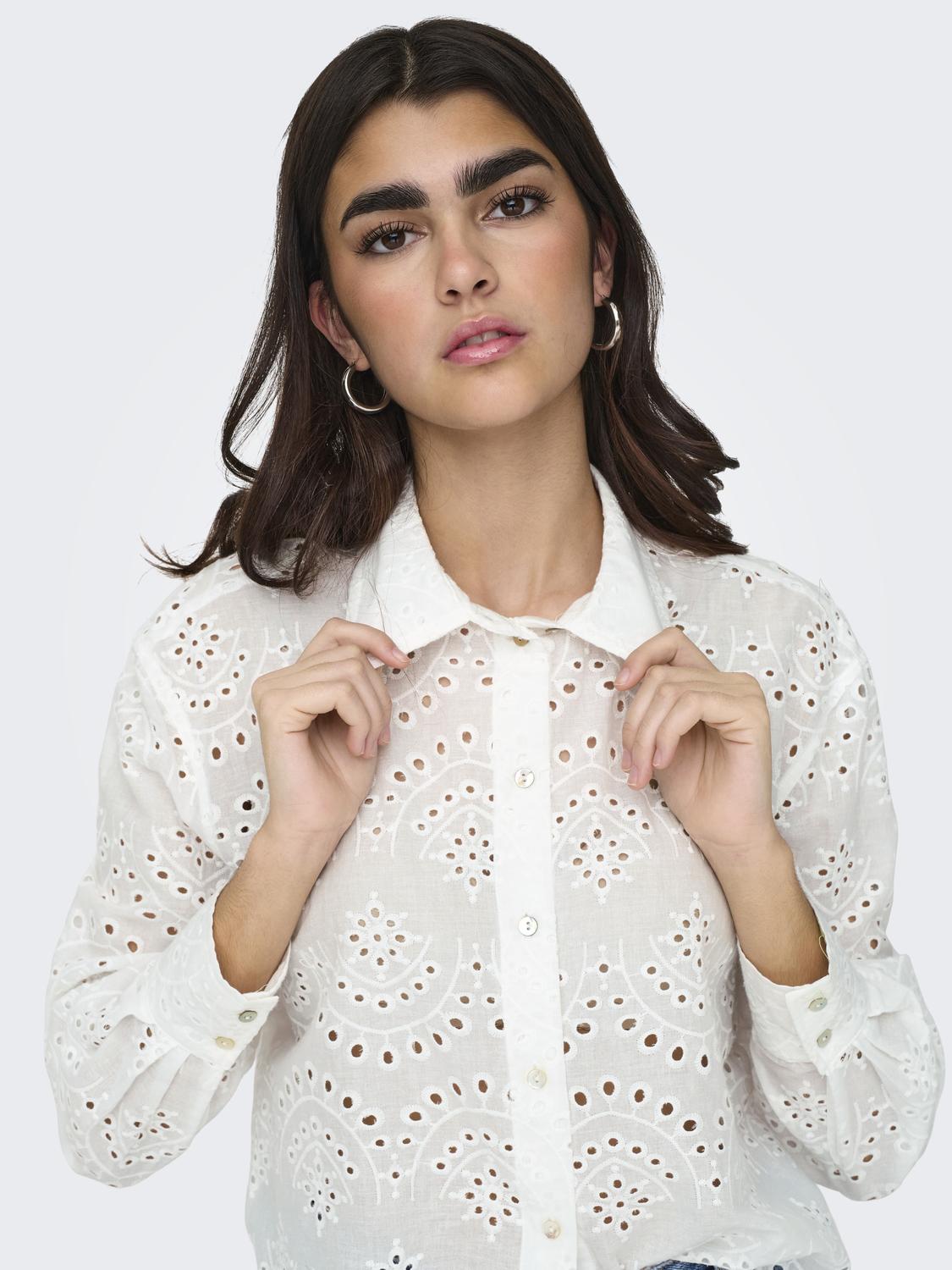 ONLY_SpringSummer2024_3996101_15269568_4.jpg Bluse lockeres Muschelsaum Hemd