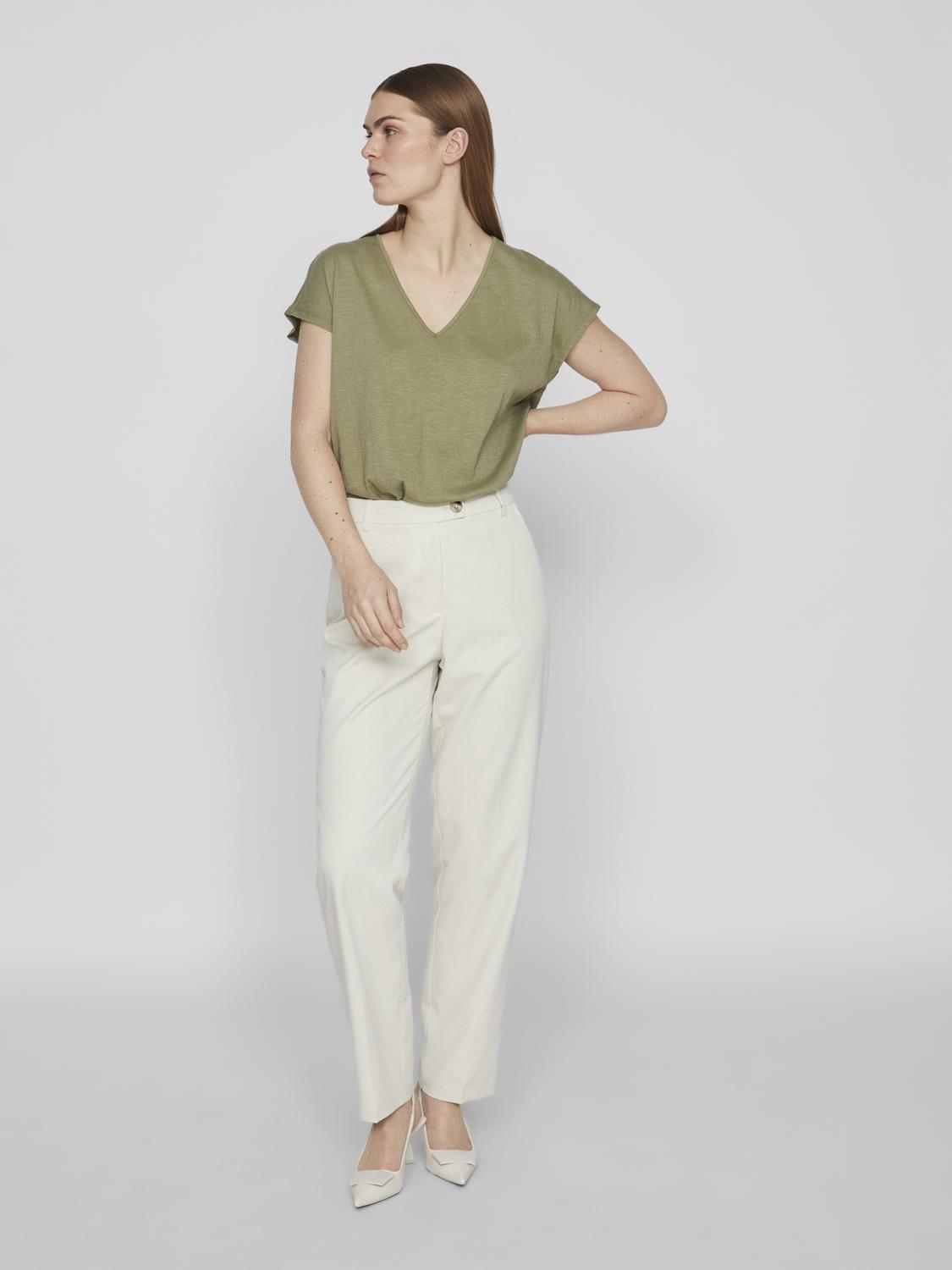 VILA_Springsummer_4518971_14095036_5.jpg Legeres Blusen Shirt mit Spitzen Details V-Ausschnitt Modisches Kurzarm Top