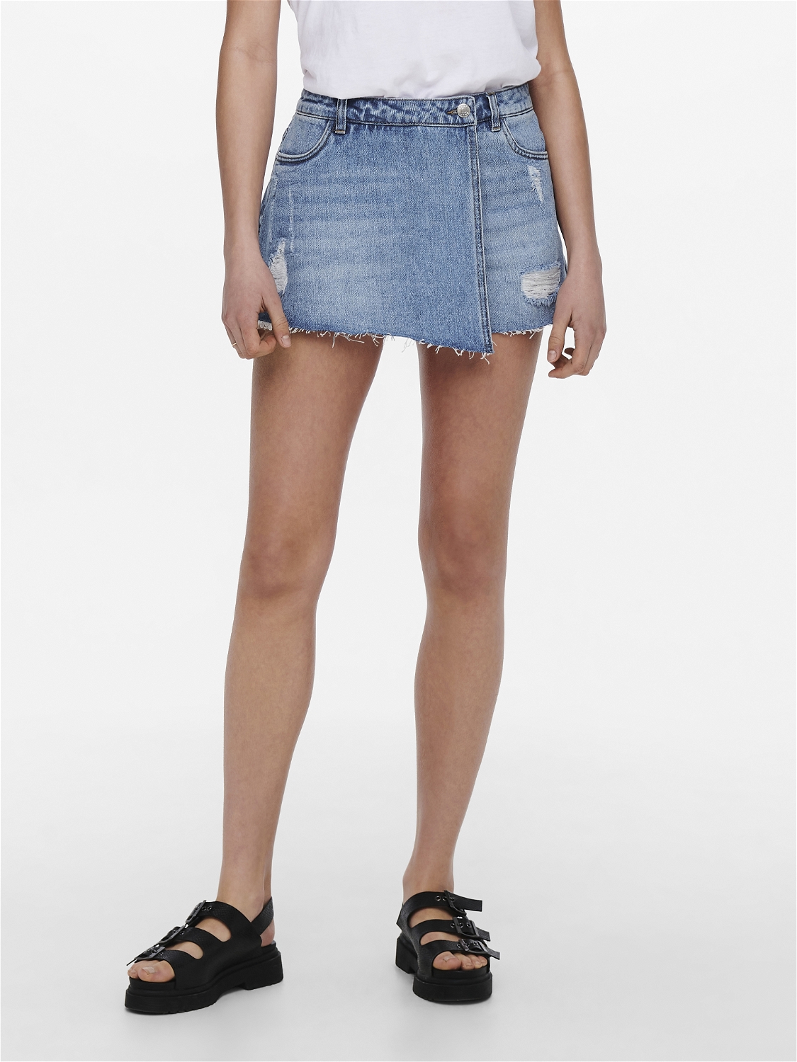 ONLY_SpringSummer2023_3585836_15227220_3.jpg Trendige Shorts Denim Minirock-Style Knopfleiste