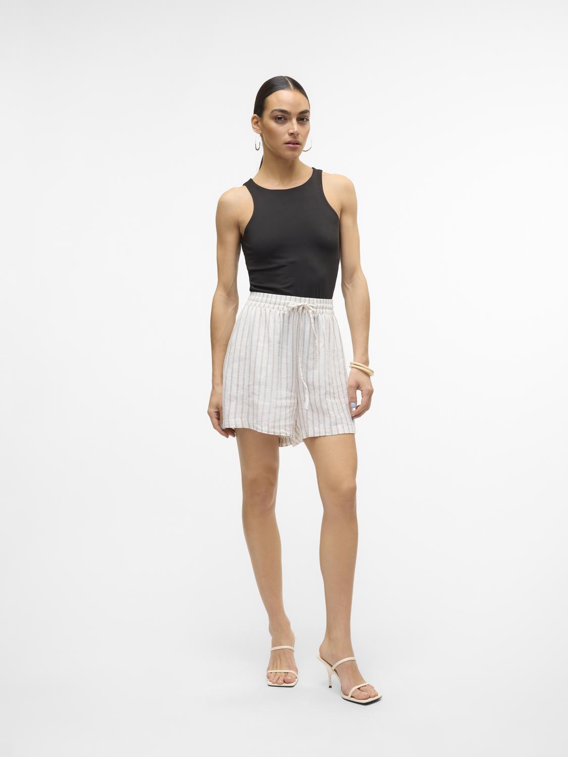 VERO-MODA_SpringSummer2024_4520681_10306821_4.jpg Shorts Elegante Kurze Leichte Sommer Pants