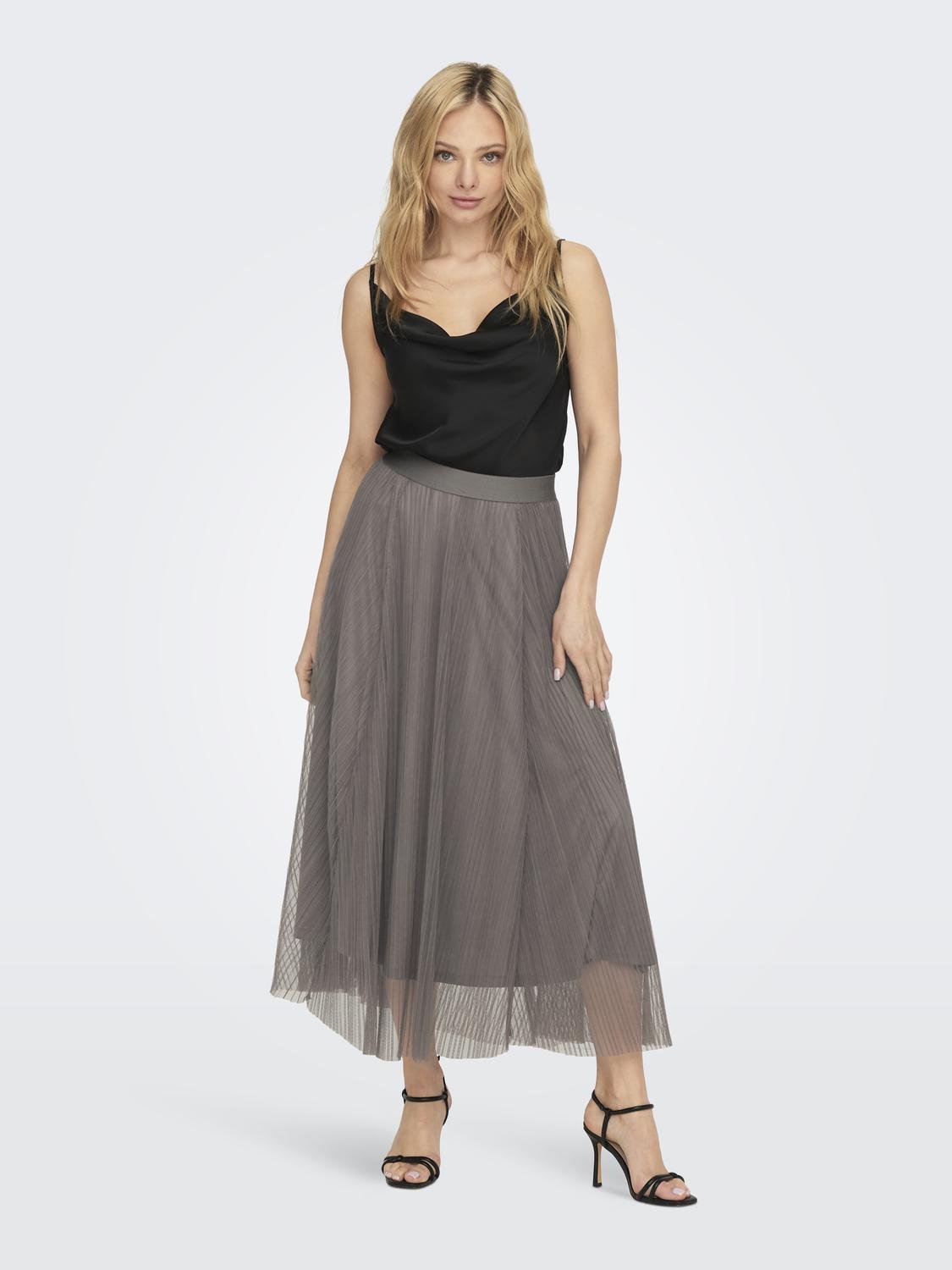 ONLY_FallWinter2023_3758326_15214303_4.jpg Feiner Maxi Rock Plissee Design Stilvoll und bequem