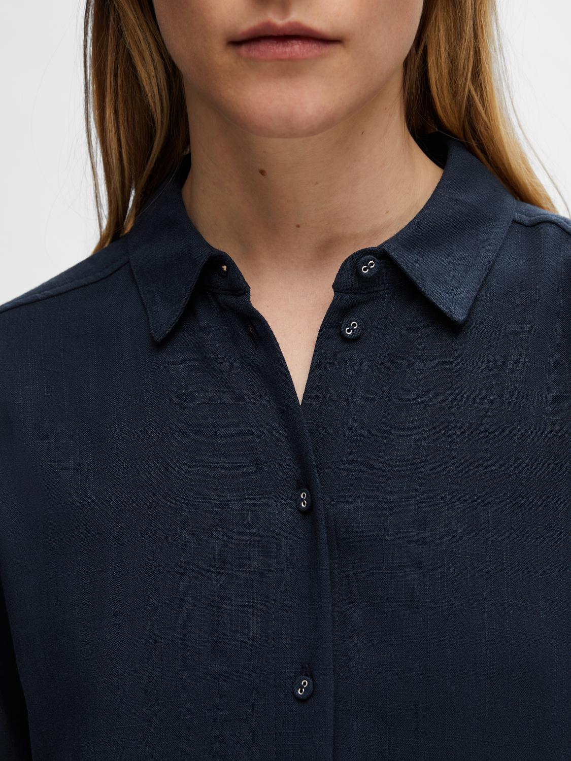 SELECTED-FEM_NOOS2025_4482987_16093937_4.jpg Bluse elegant Knopfleiste Hemdkragen Kurzarm