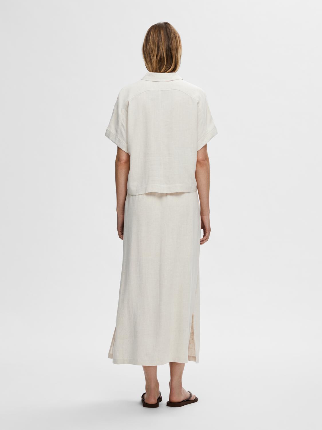 SELECTED-FEM_NOOS2025_4498190_16093937_5.jpg Bluse elegant Knopfleiste Hemdkragen Kurzarm