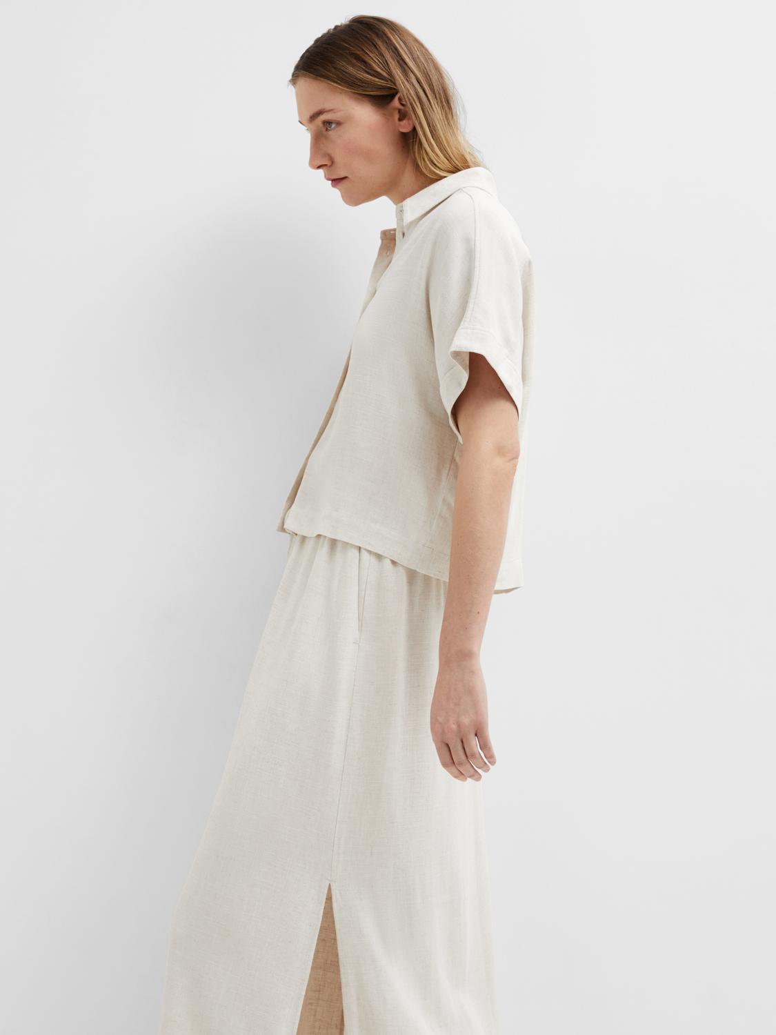 SELECTED-FEM_NOOS2025_4498190_16093937_6.jpg Bluse elegant Knopfleiste Hemdkragen Kurzarm