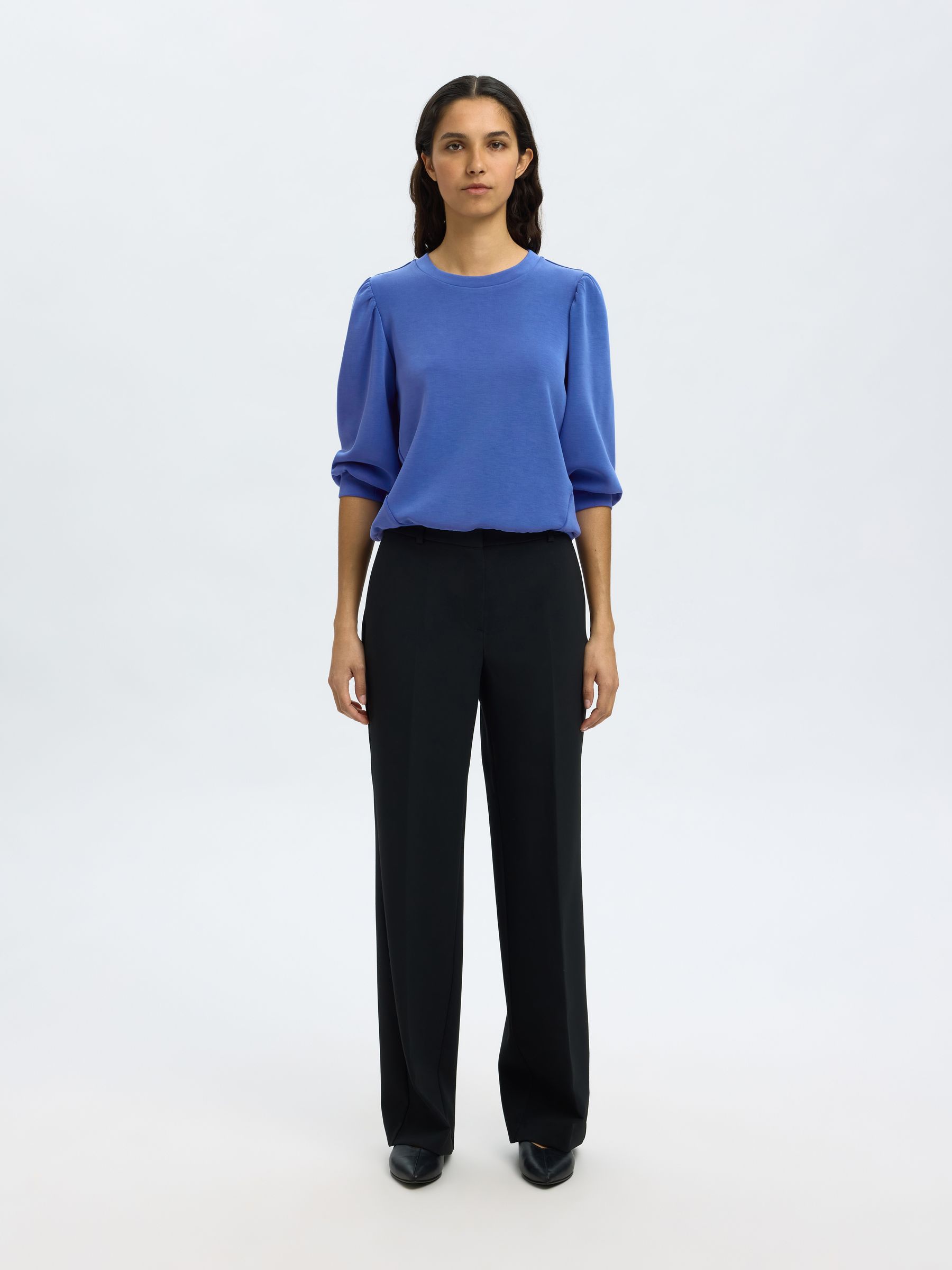 SELECTED-FEM_NOOS2025_4801098_16082379_4.jpg Bluse locker geschnitten Rundhalsausschnitt