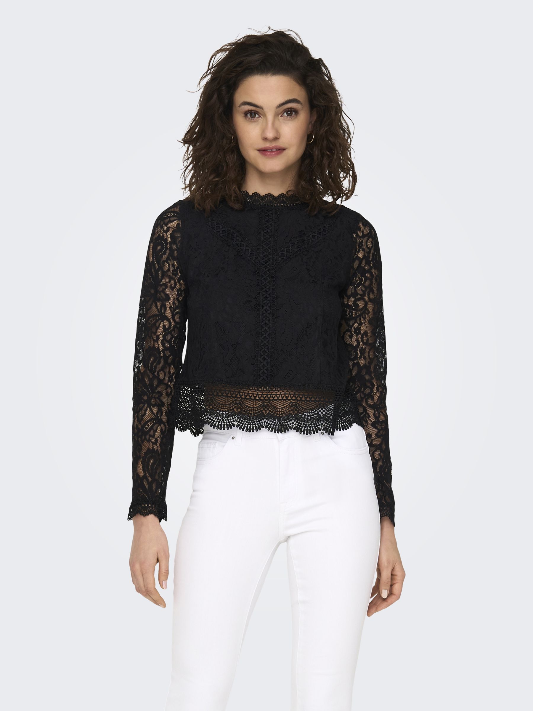 ONLY_FallWinter2024_black_15276400_3.jpg Bluse Rundhals Regular Fit Spitzendetail