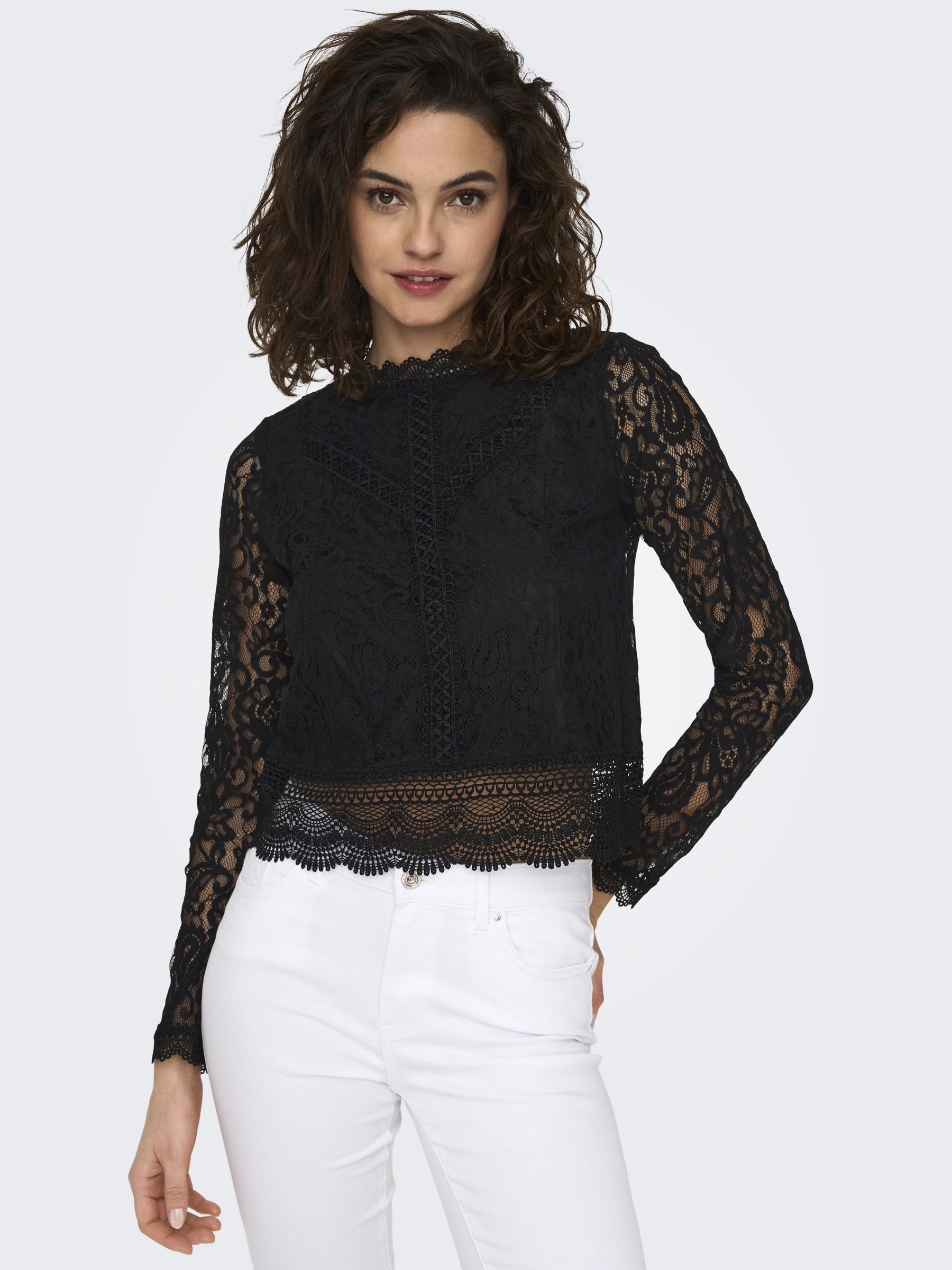 ONLY_FallWinter2024_black_15276400_6.jpg Bluse Rundhals Regular Fit Spitzendetail
