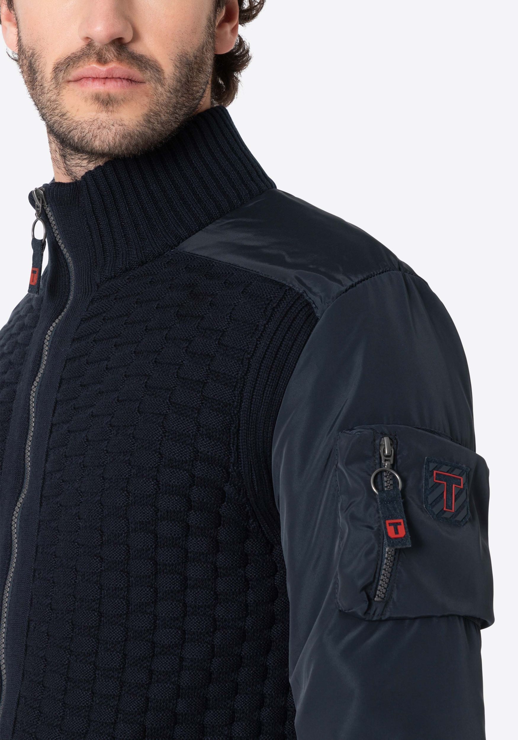 TIMEZONE-Gmb_FW24_3917_29-10077-01-9334_5.jpg Strick-Bomberjacke 3D-Schachbrettmuster Turtleneck