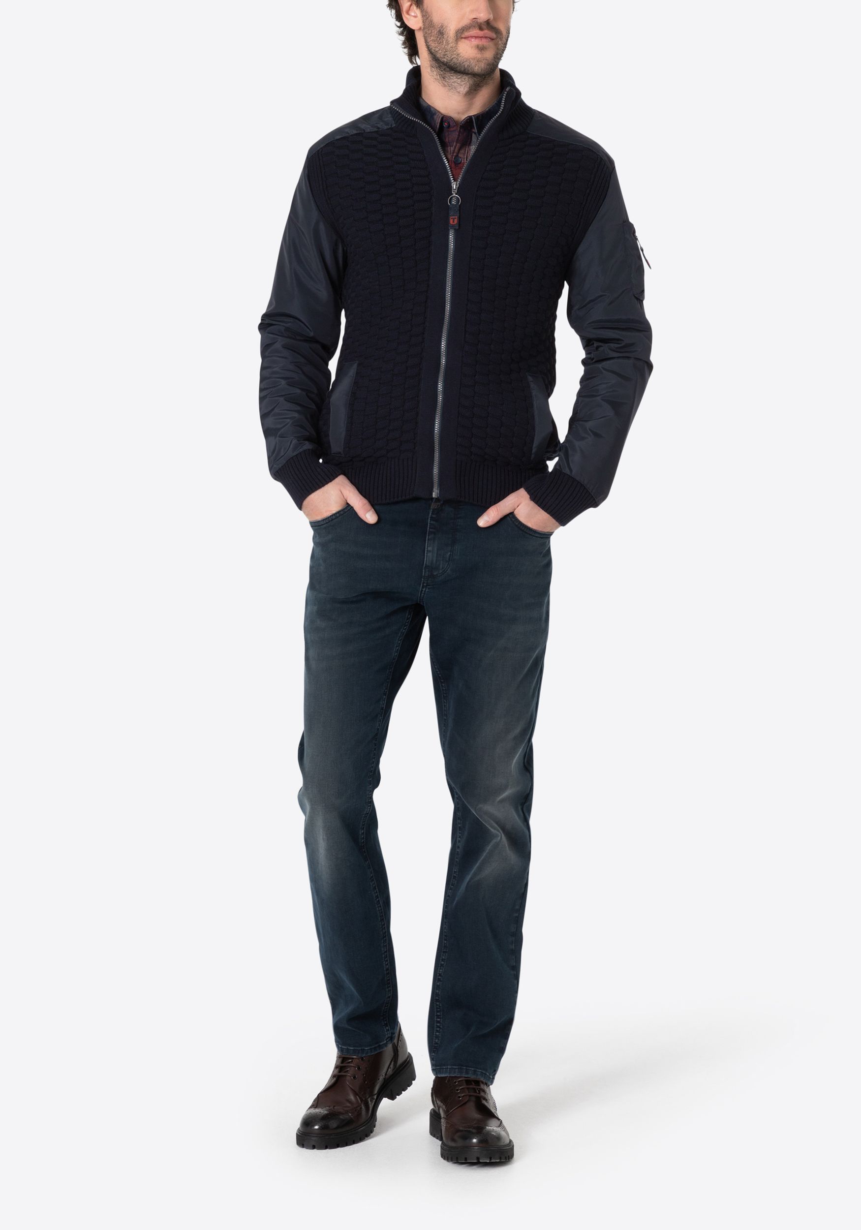 TIMEZONE-Gmb_FW24_3917_29-10077-01-9334_6.jpg Strick-Bomberjacke 3D-Schachbrettmuster Turtleneck