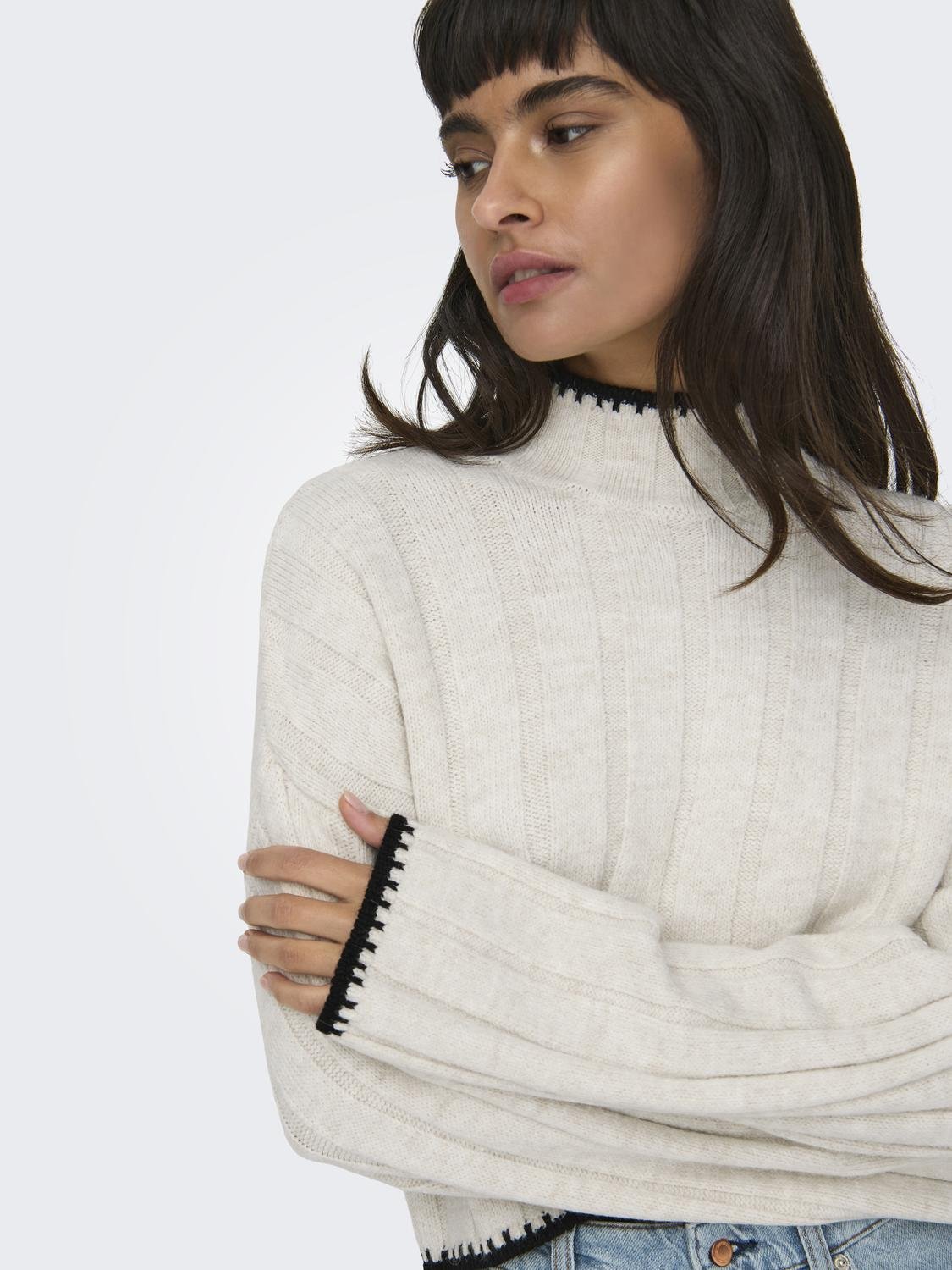 ONLY_FallWinter2023_4565490_15329963_5.jpg Strickpullover gerippt Langarm kurz tiefe Schultern