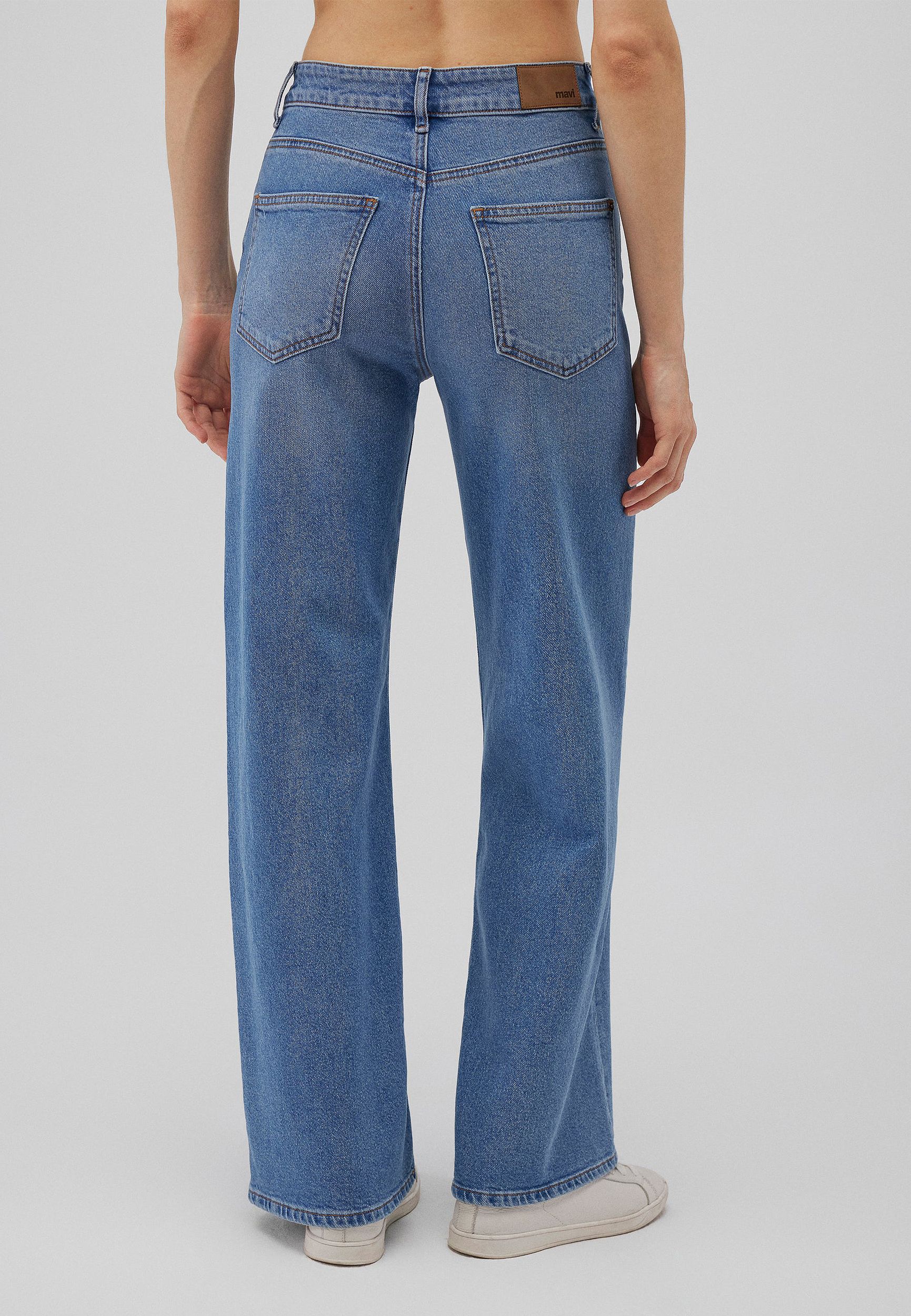 Jeans Loose Fit High-Rise Wide Leg 5-Pocket Malibu Jeans Loose Fit High-Rise Wide Leg 5-Pocket Malibu