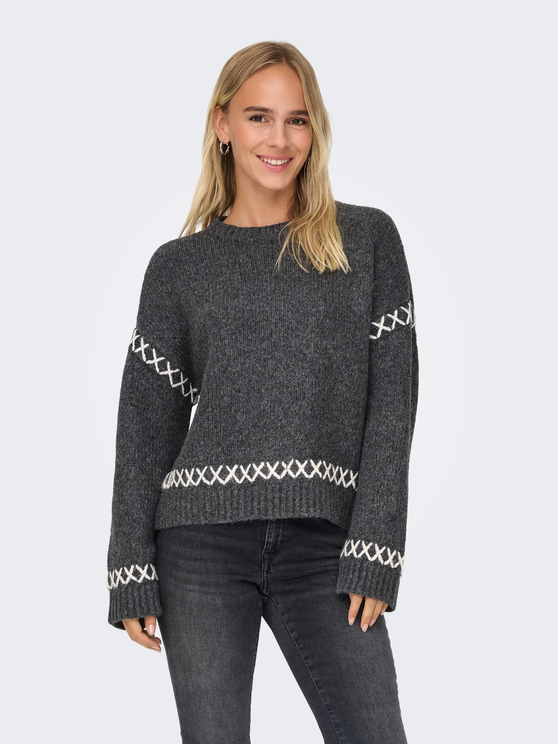 ONLY_FallWinter2024_4566571_15330089_3.jpg Strickpullover Rundhals Langarm Weich Ziernähte