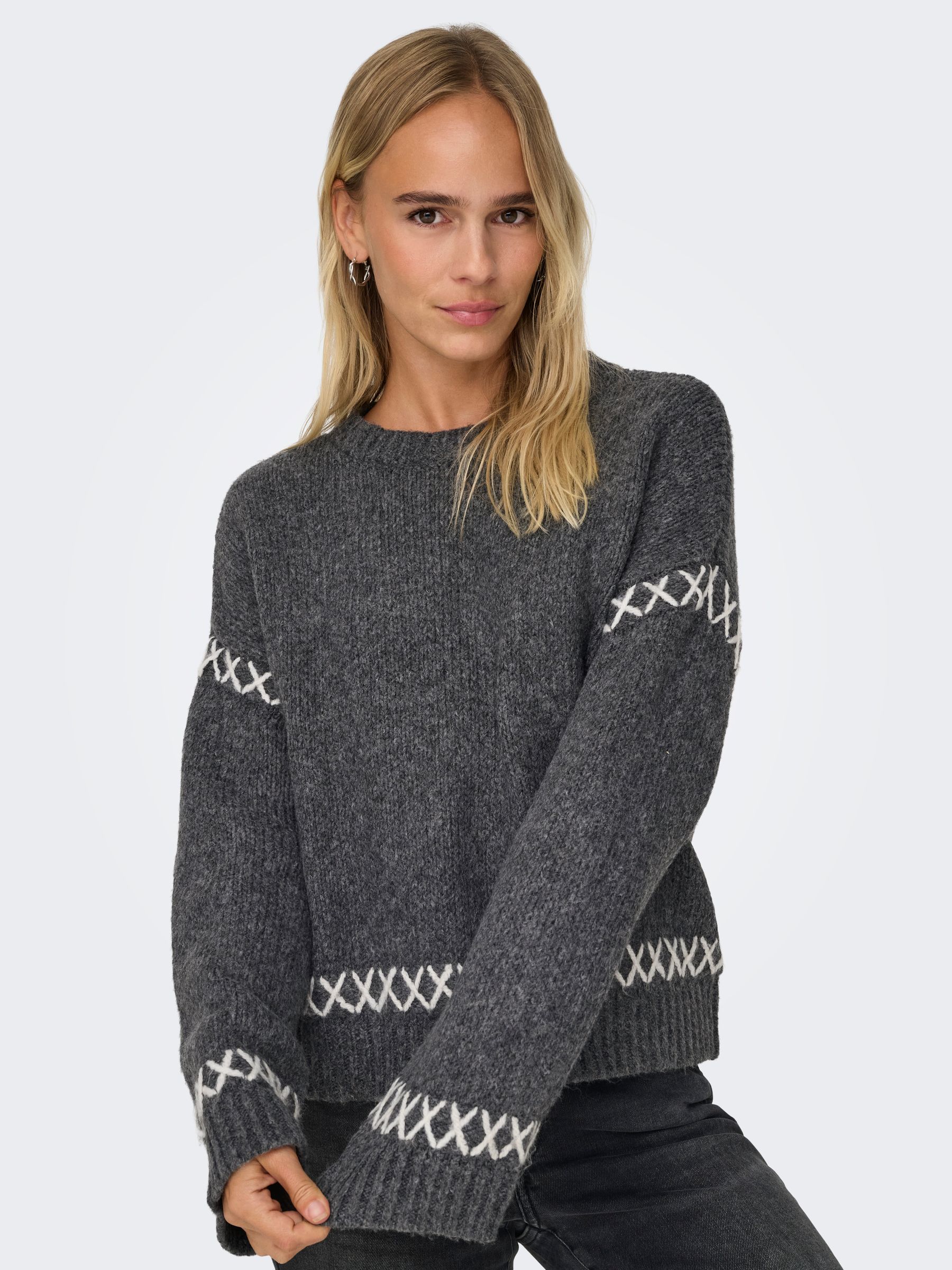 ONLY_FallWinter2024_4566571_15330089_4.jpg Strickpullover Rundhals Langarm Weich Ziernähte