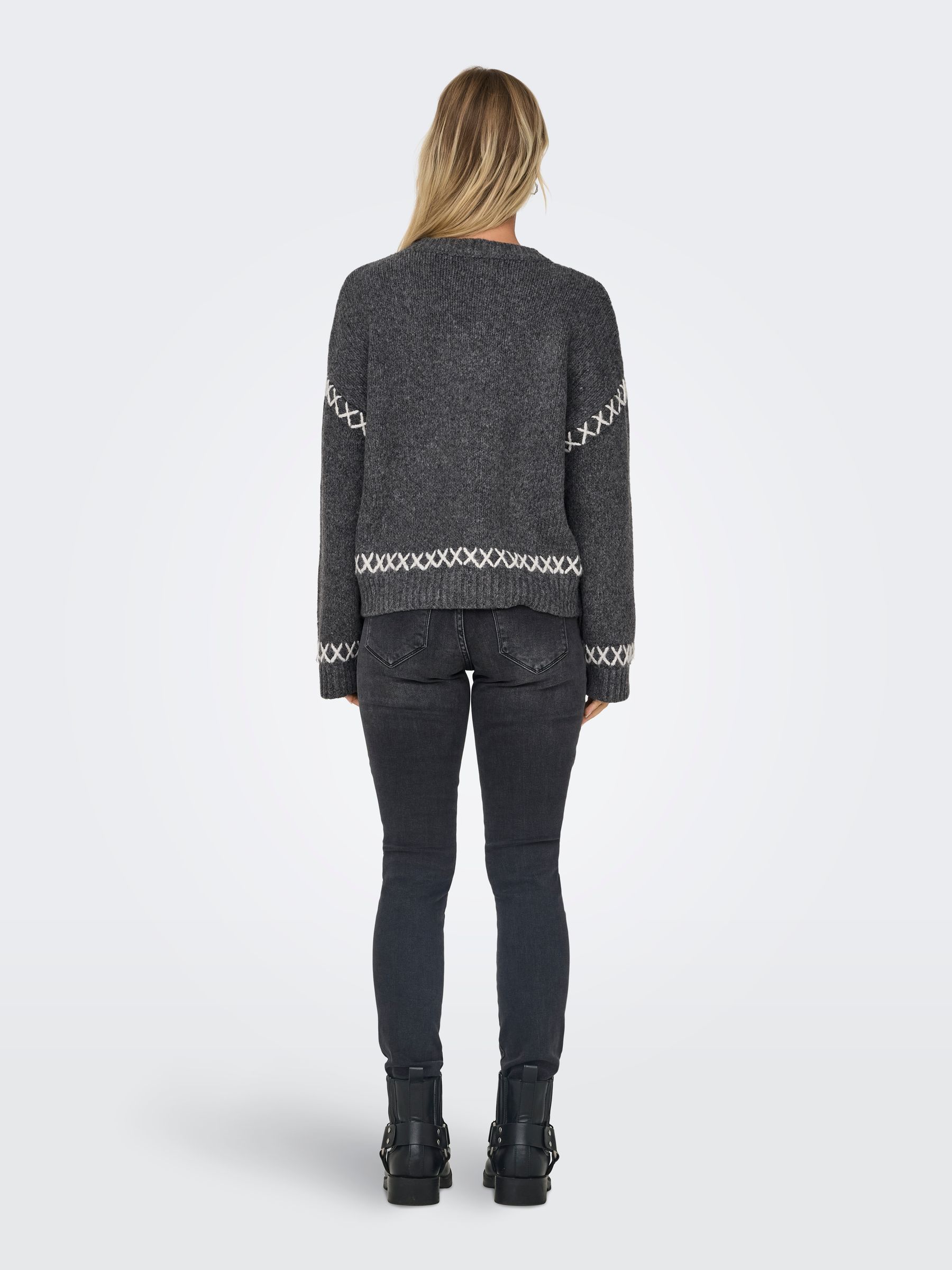 ONLY_FallWinter2024_4566571_15330089_6.jpg Strickpullover Rundhals Langarm Weich Ziernähte
