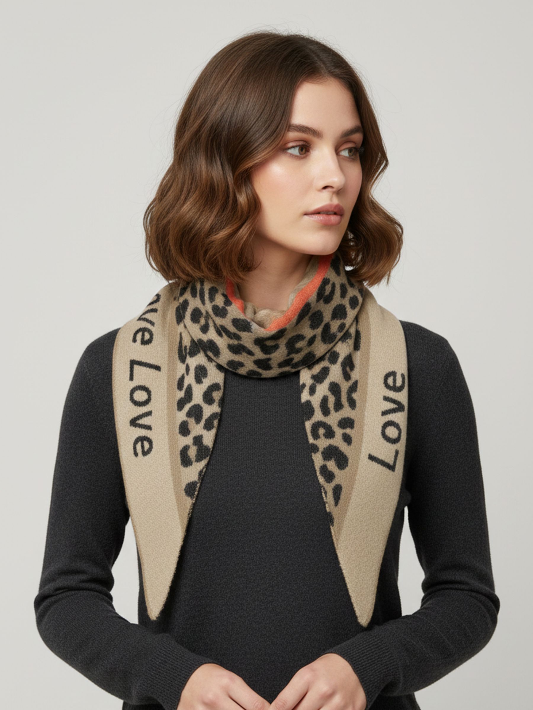 Leopardenmuster Dreieckstuch Animal Love mit cozy Oberfläche Leopardenmuster Dreieckstuch Animal Love mit cozy Oberfläche