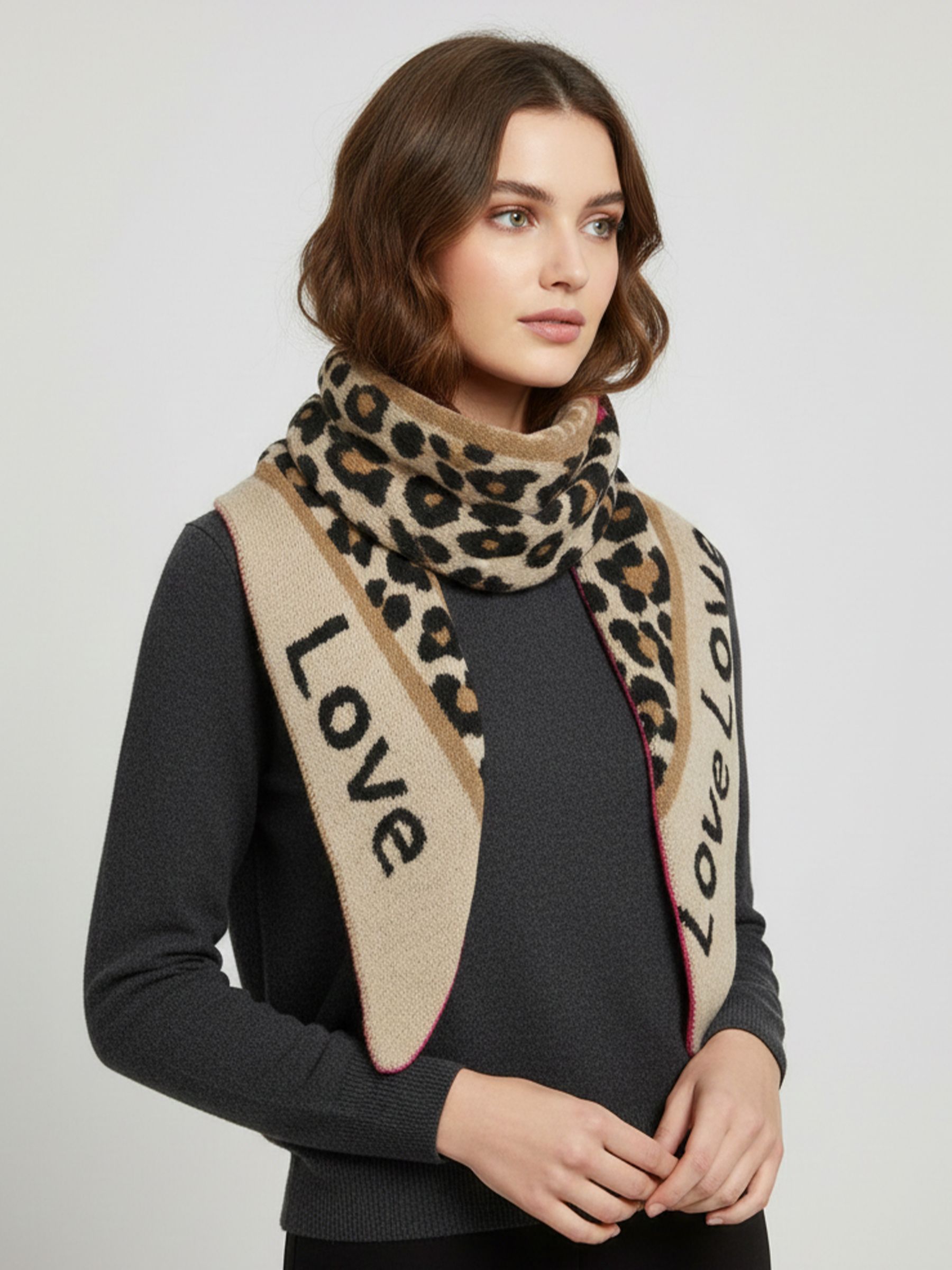 Leopardenmuster Dreieckstuch Animal Love mit cozy Oberfläche Leopardenmuster Dreieckstuch Animal Love mit cozy Oberfläche